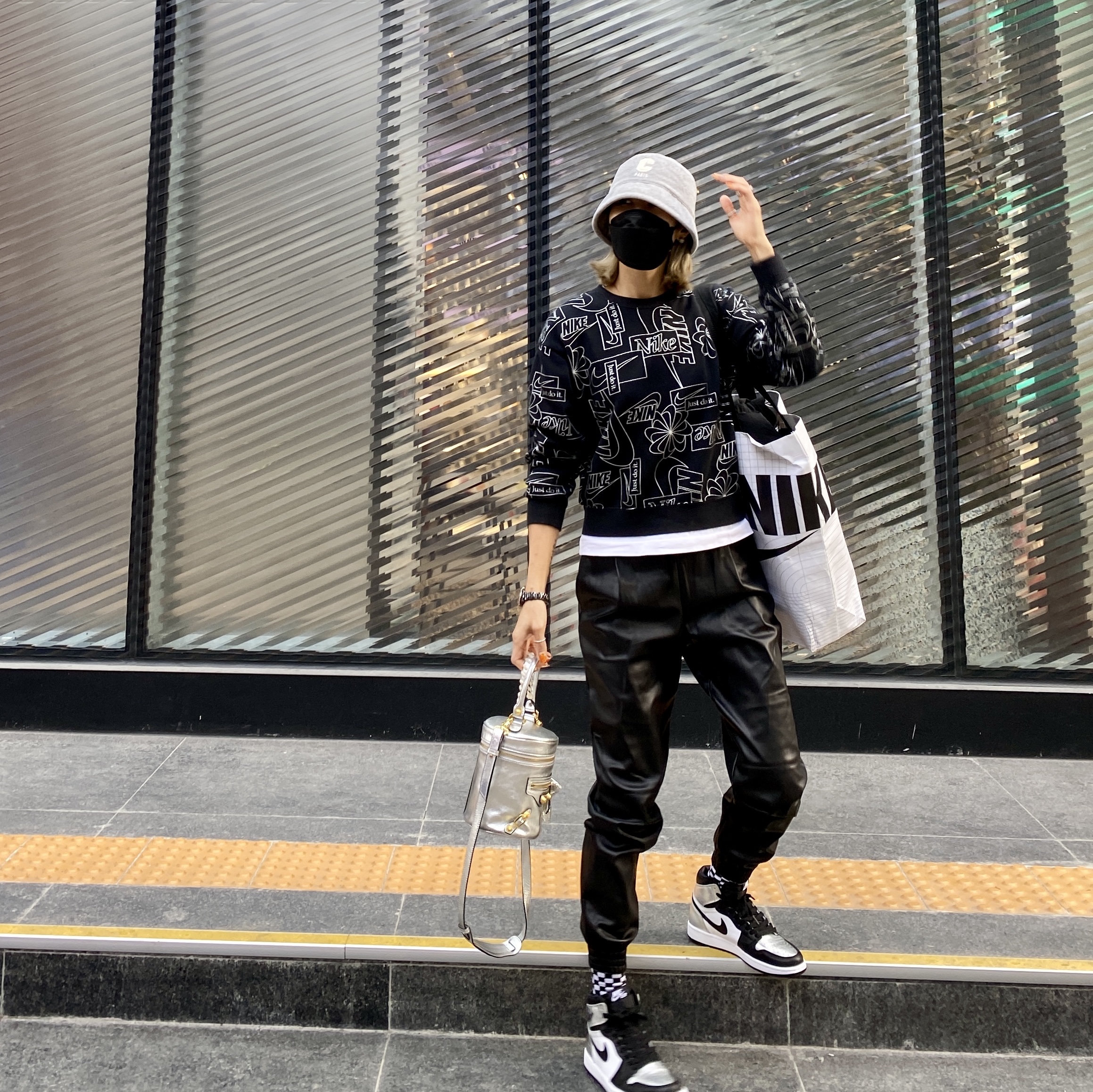 (W) Jordan 1 Retro High OG Silver Toe 착용 스타일