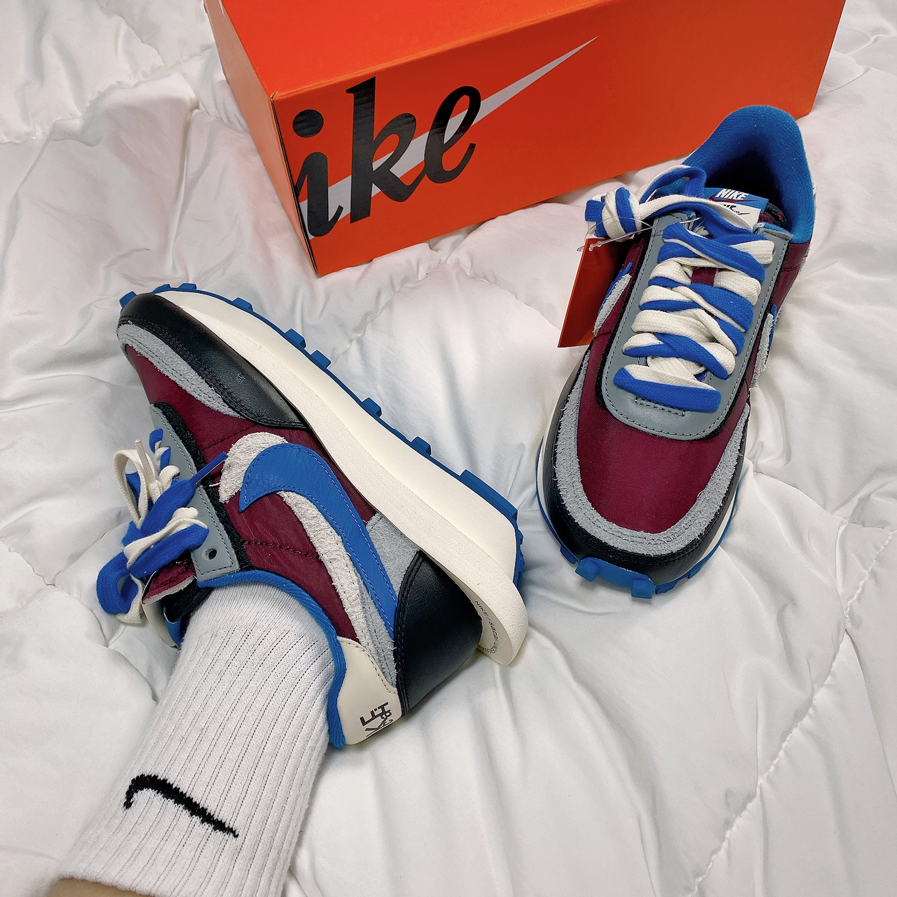 Nike x Sacai x Undercover LDWaffle Night Maroon Team Royal 착용 스타일 - 3