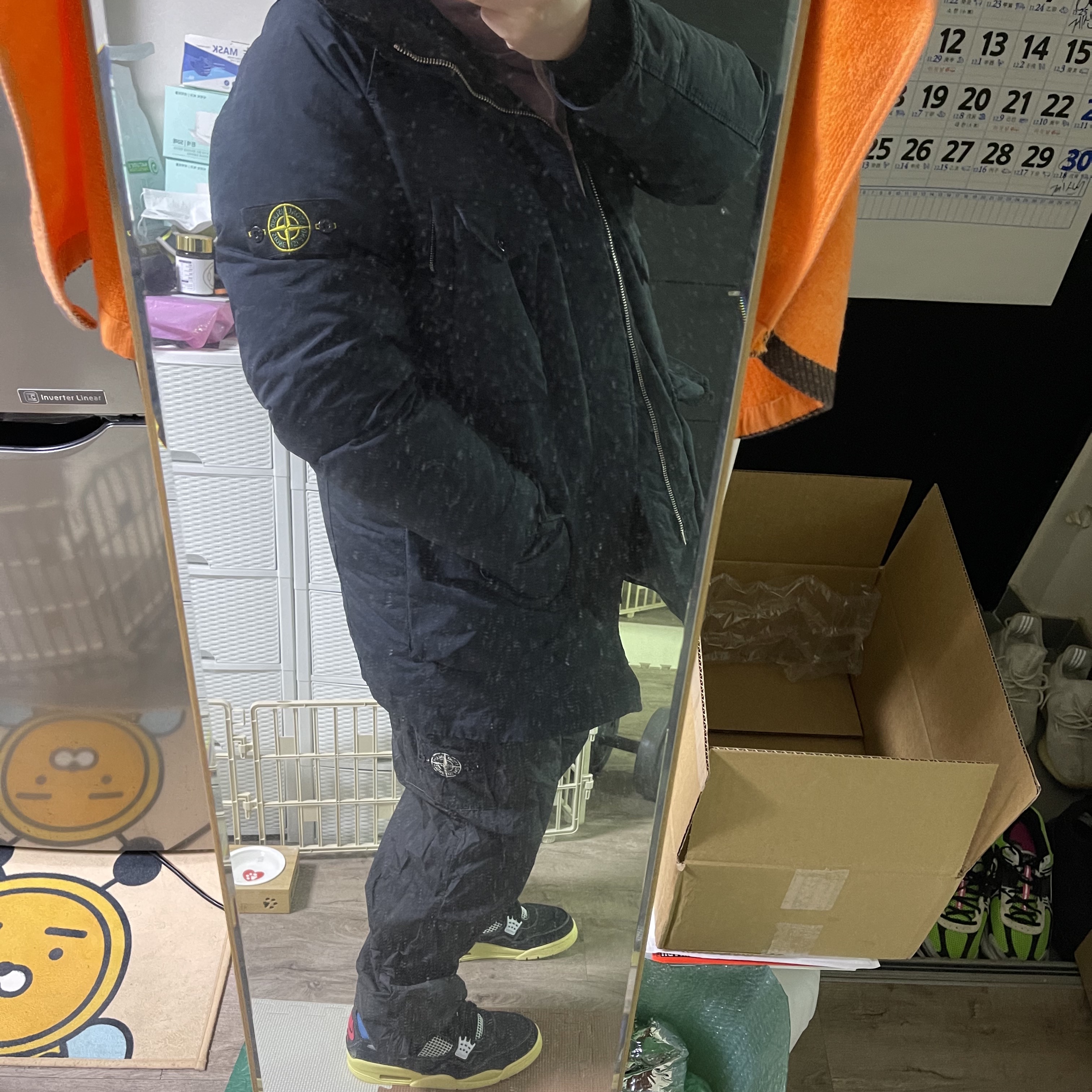 Jordan 4 x Union Retro Off Noir, Supreme x Stone Island Painted Camo Nylon Cargo Pants Black - 20FW 착용 스타일