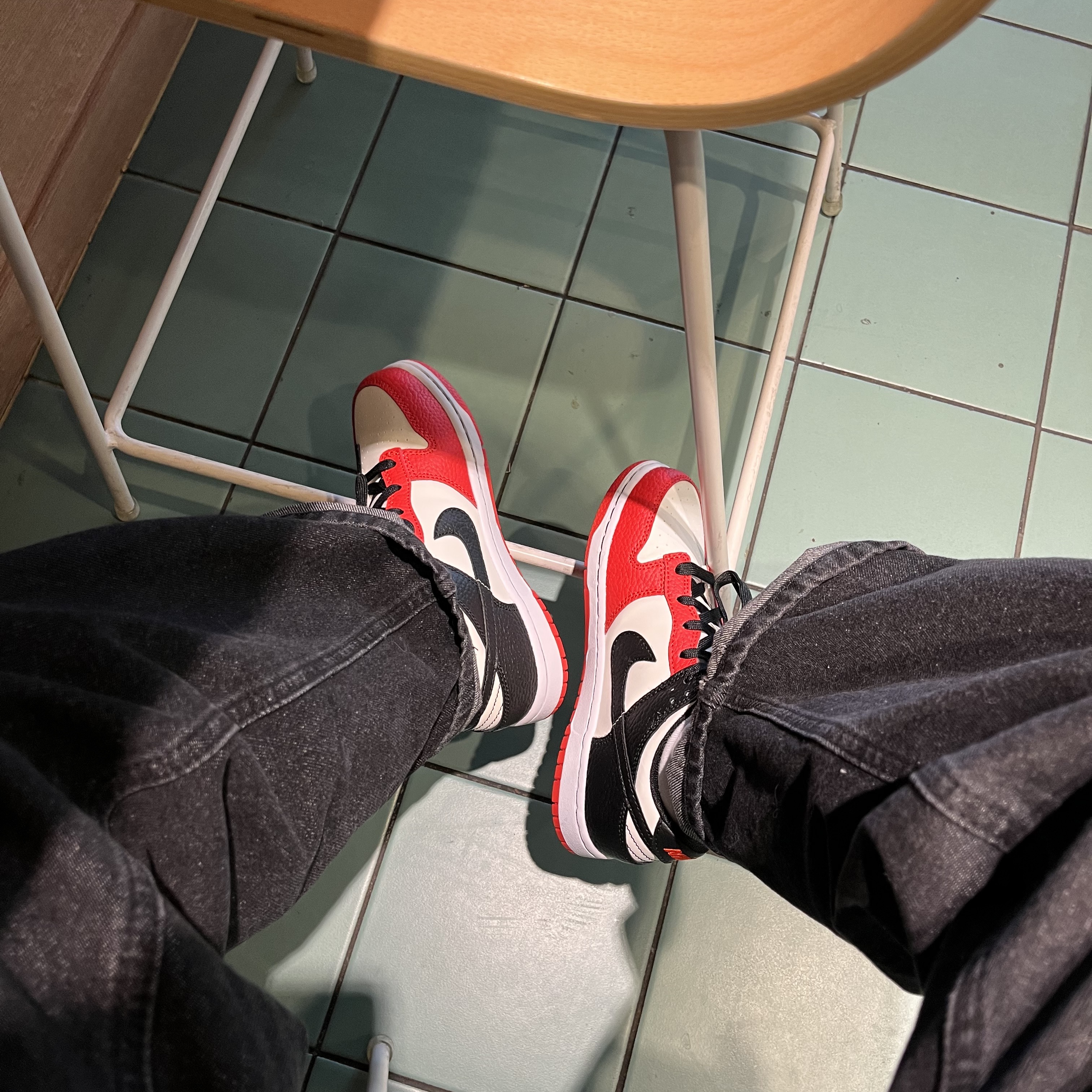 Nike x NBA Dunk Low Retro EMB Black and Chile Red, (GS) Nike x NBA Dunk Low Black and Chile Red 착용 스타일 - 2