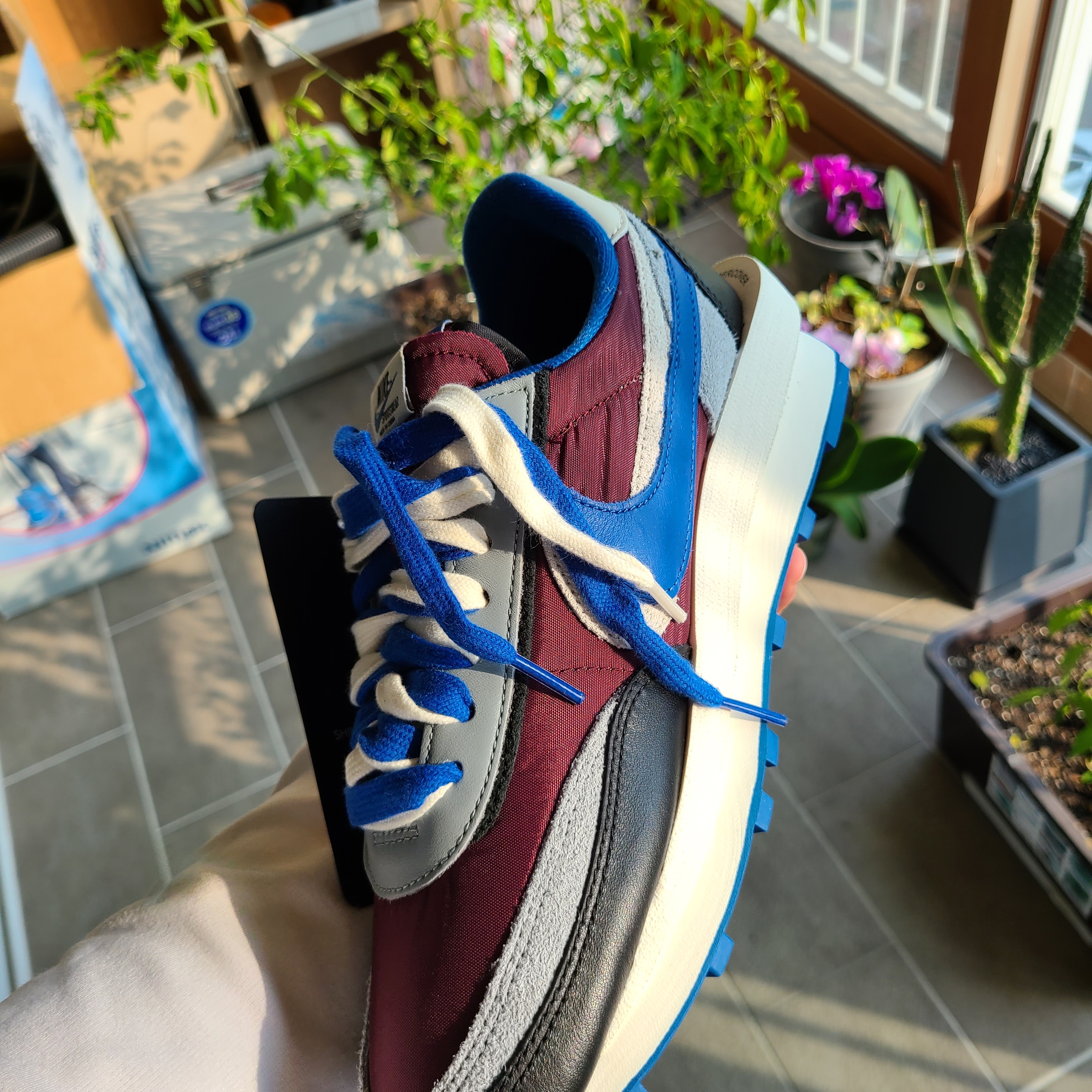 Nike x Sacai x Undercover LDWaffle Night Maroon Team Royal 착용 스타일 - 1