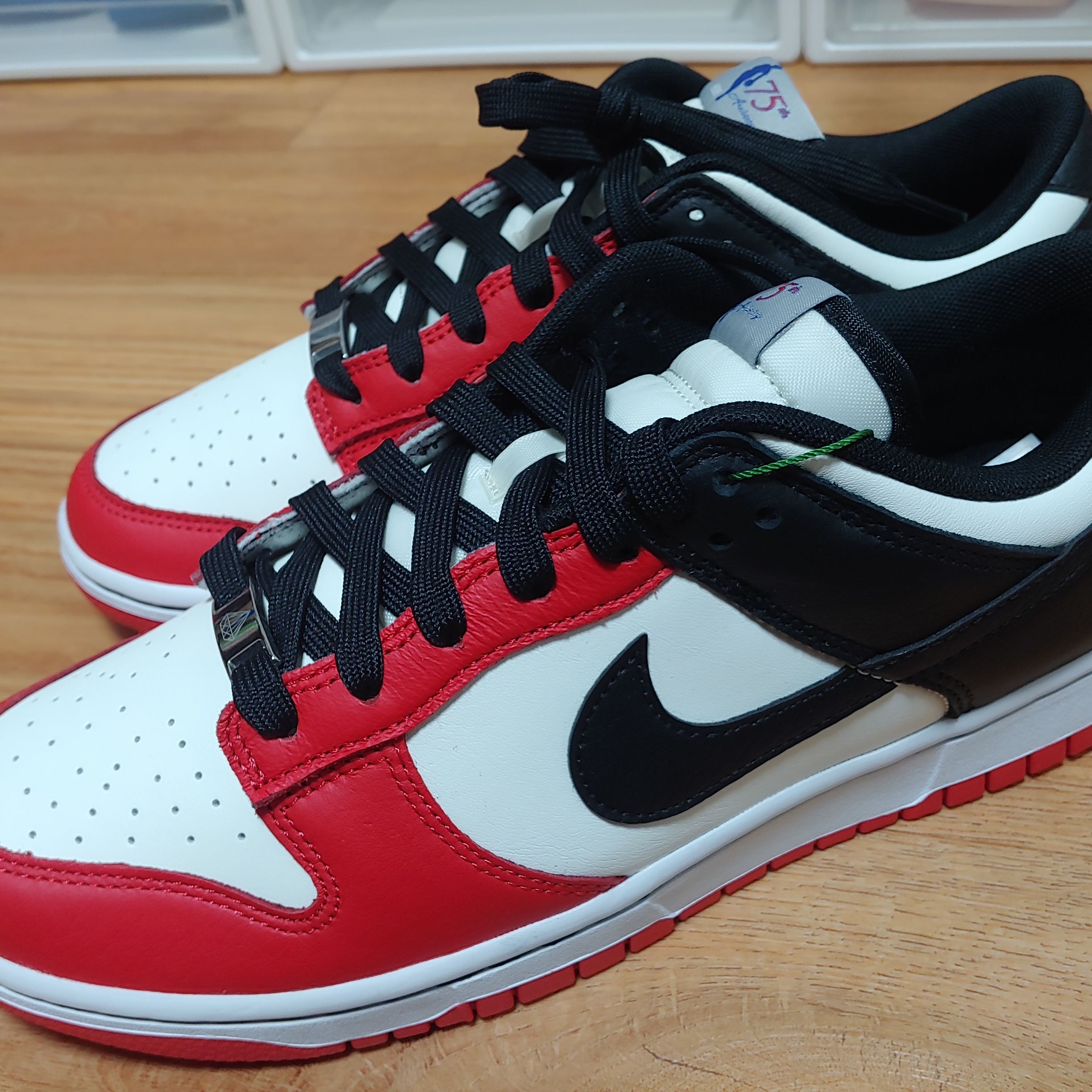 Nike x NBA Dunk Low Retro EMB Black and Chile Red 착용 스타일