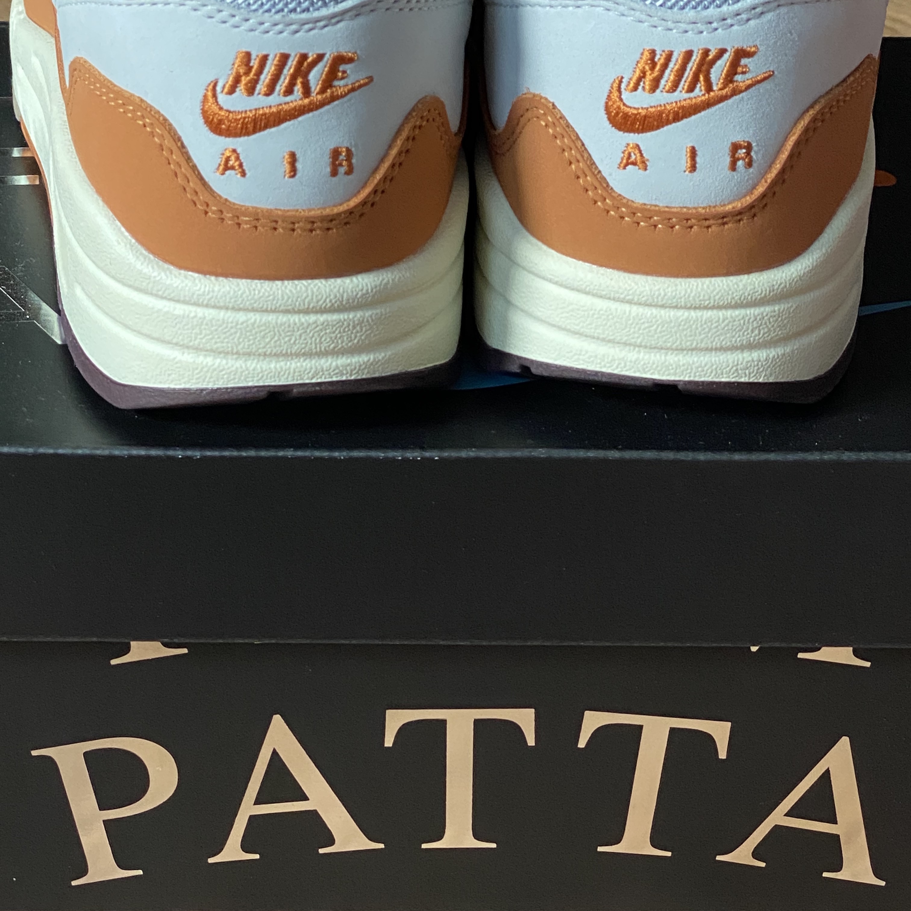 Nike x Patta Air Max 1 Monarch 착용 스타일 - 1