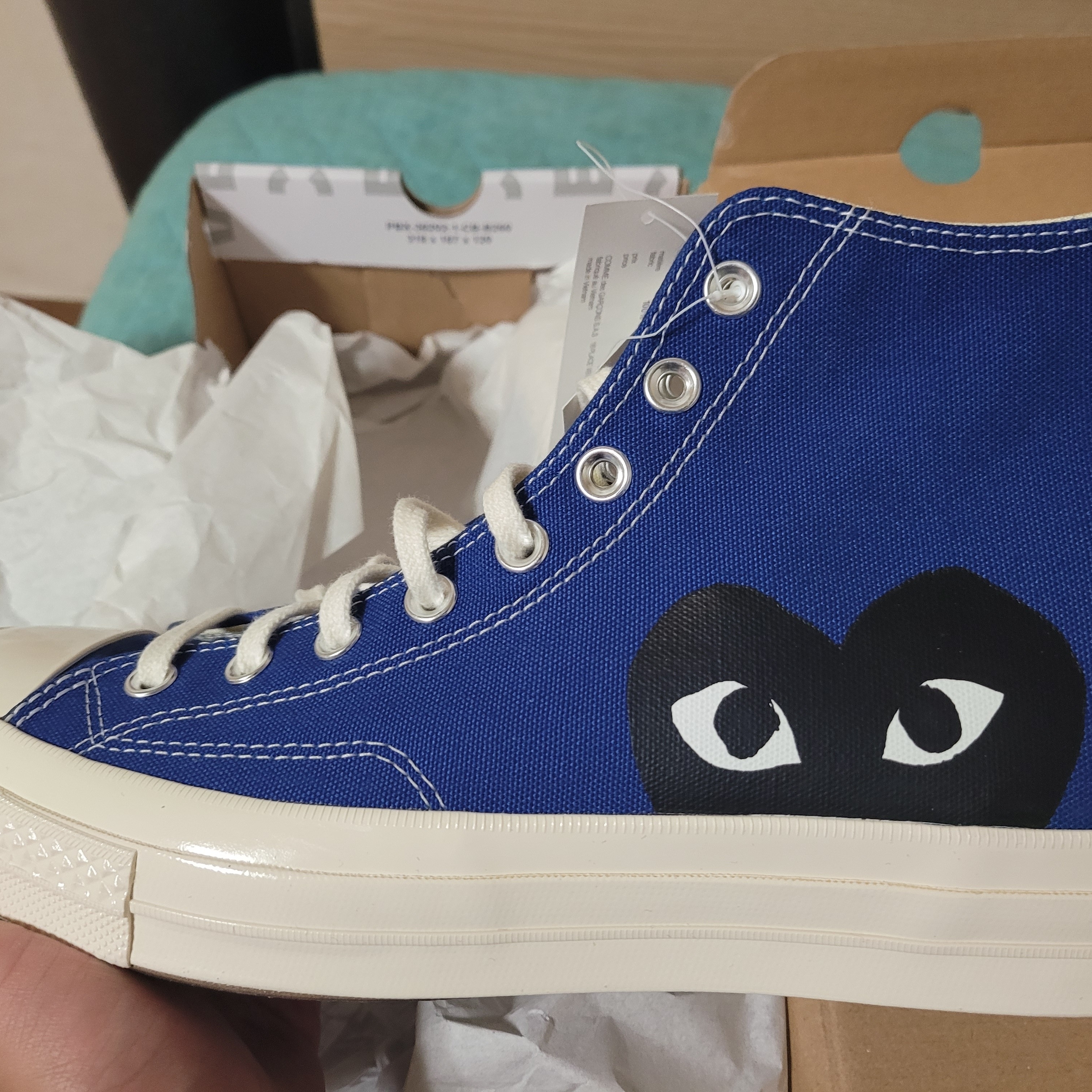 Converse x Play Comme des Garcons Chuck 70 Hi Blue Quartz 착용 스타일 - 1