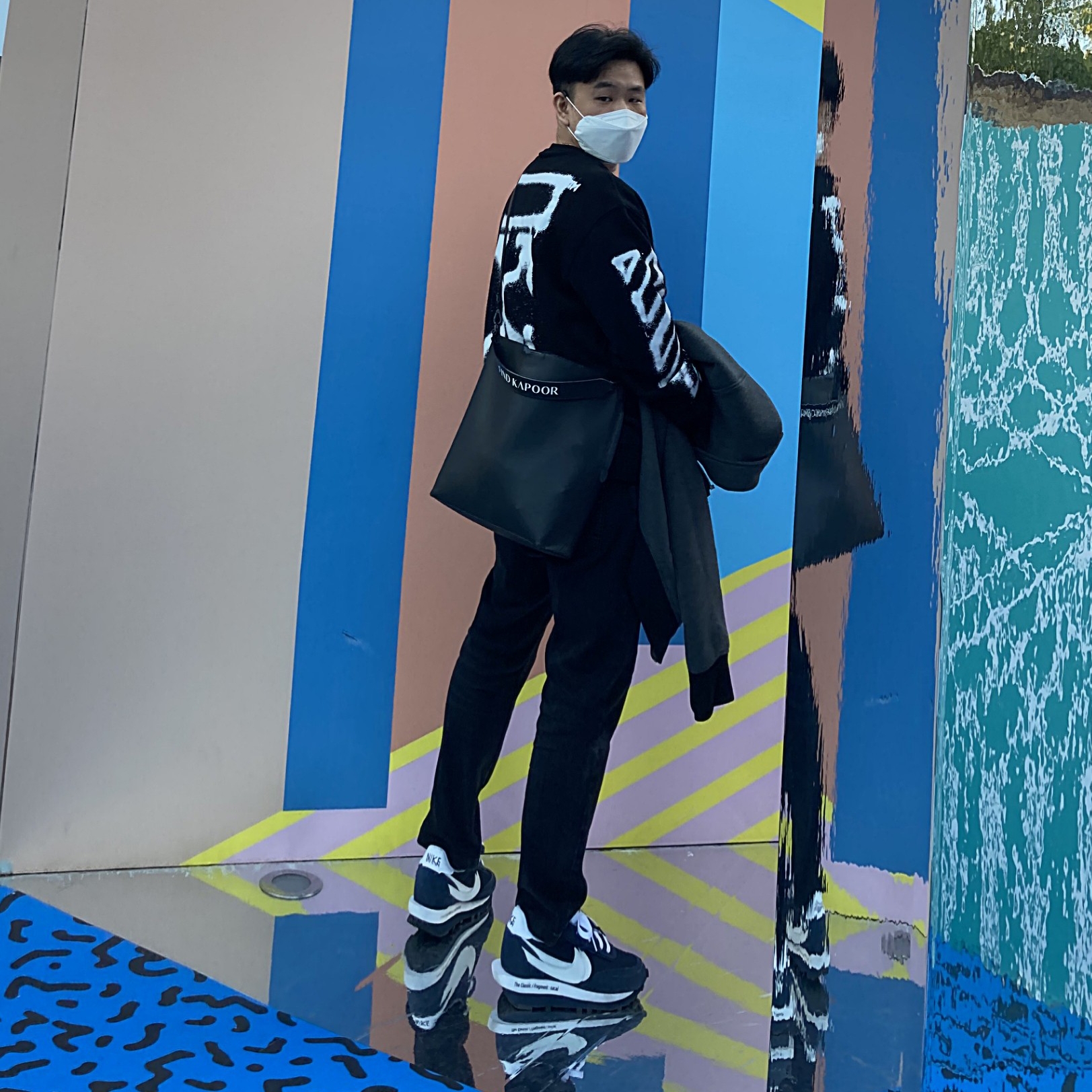 Nike x Sacai x Fragment LDWaffle Blackened Blue, Jordan 1 Retro High OG Shadow 2.0 착용 스타일 - 1
