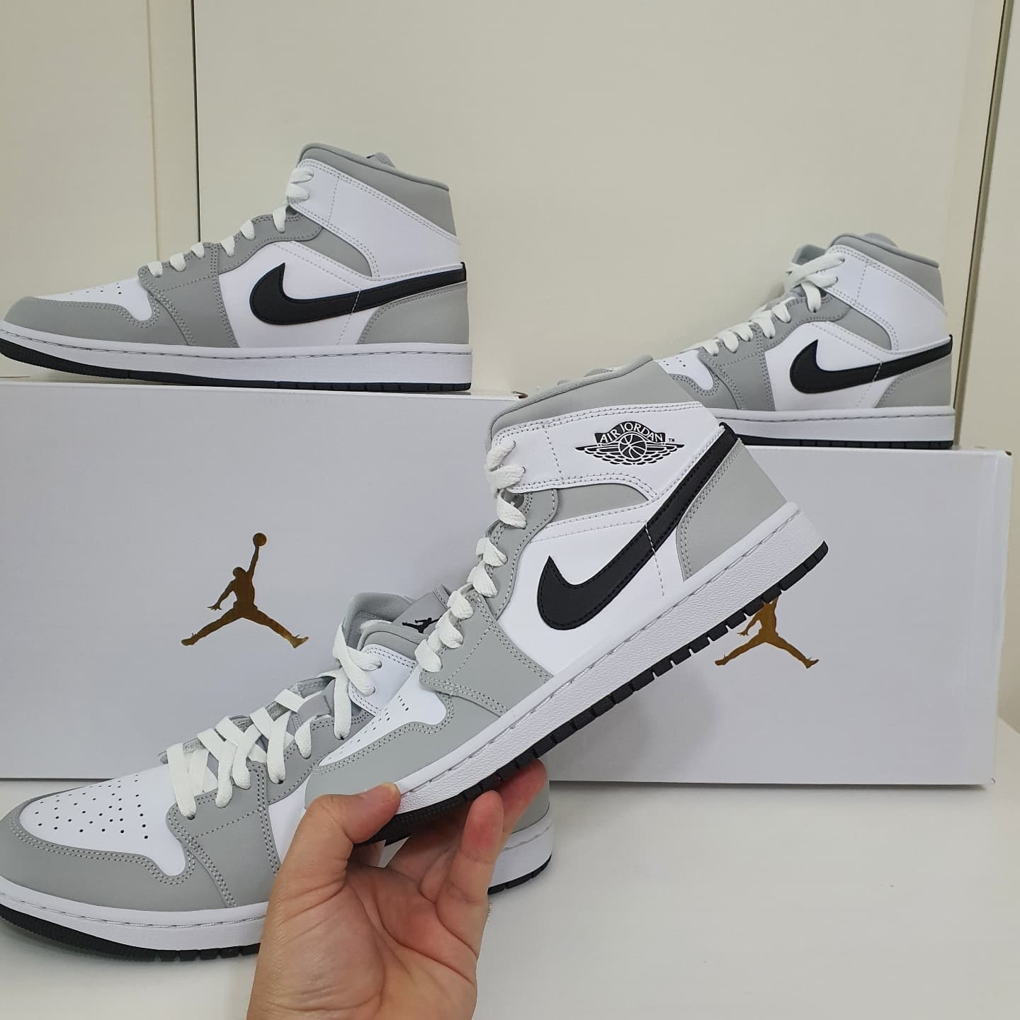 (W) Jordan 1 Mid Grey Fog 착용 스타일 - 2