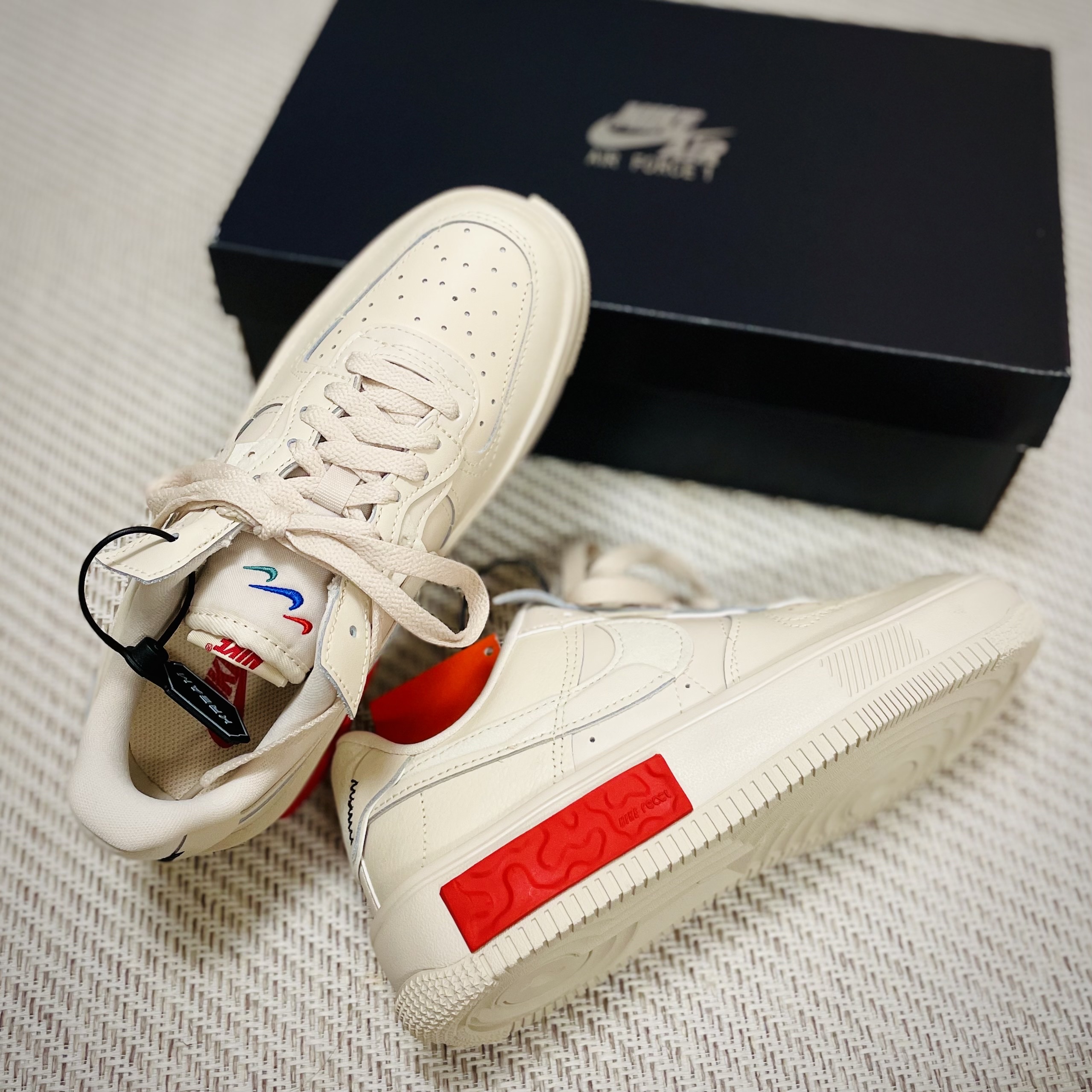 (W) Nike Air Force 1 Fontanka Pearl White 착용 스타일 - 1