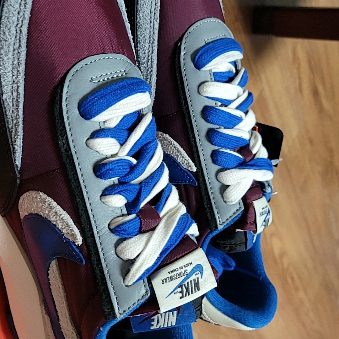 Nike x Sacai x Undercover LDWaffle Night Maroon Team Royal 착용 스타일 - 3
