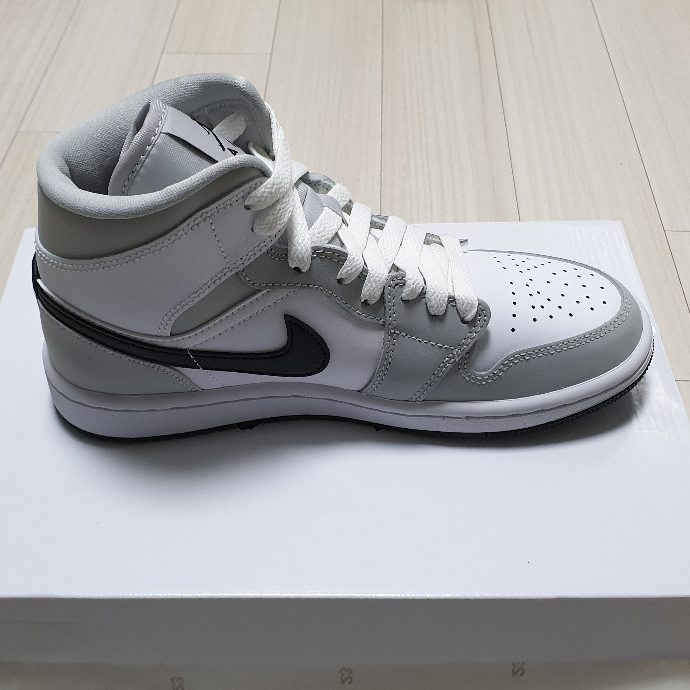 (W) Jordan 1 Mid Grey Fog 착용 스타일