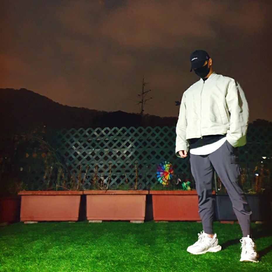 Balenciaga Track Sneakers White 2019 착용 스타일 - 1