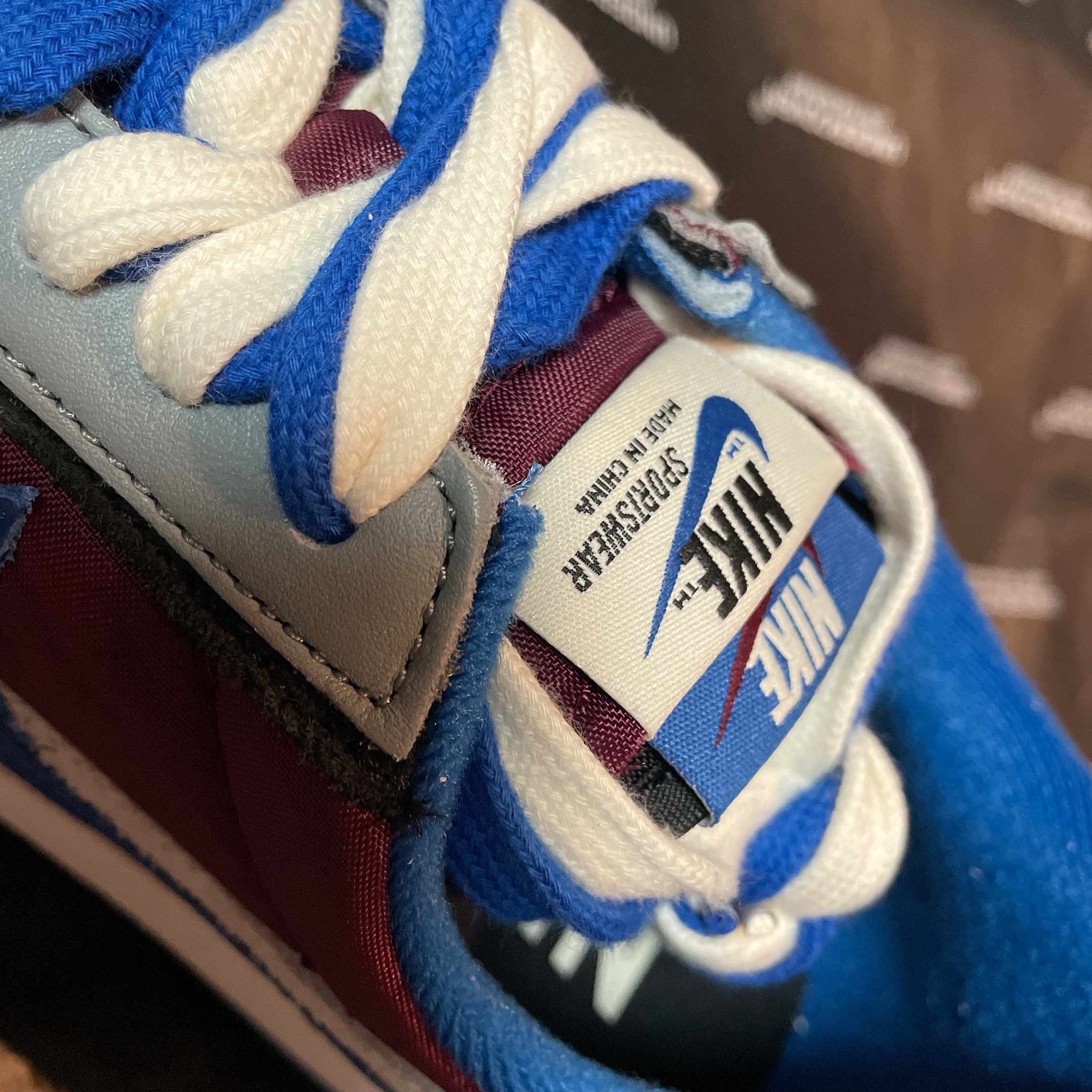 Nike x Sacai x Undercover LDWaffle Night Maroon Team Royal 착용 스타일 - 3