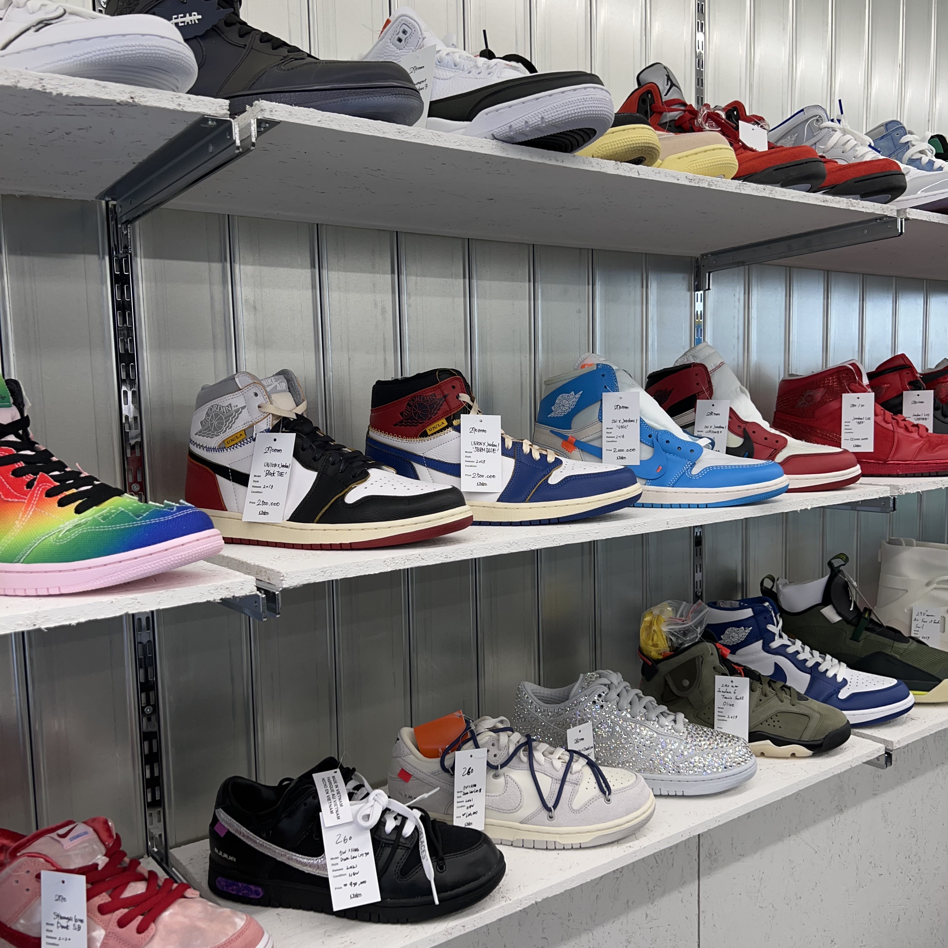 Jordan 1 x Union Retro High Black Toe, Jordan 6 x Travis Scott Retro Olive 착용 스타일 - 1