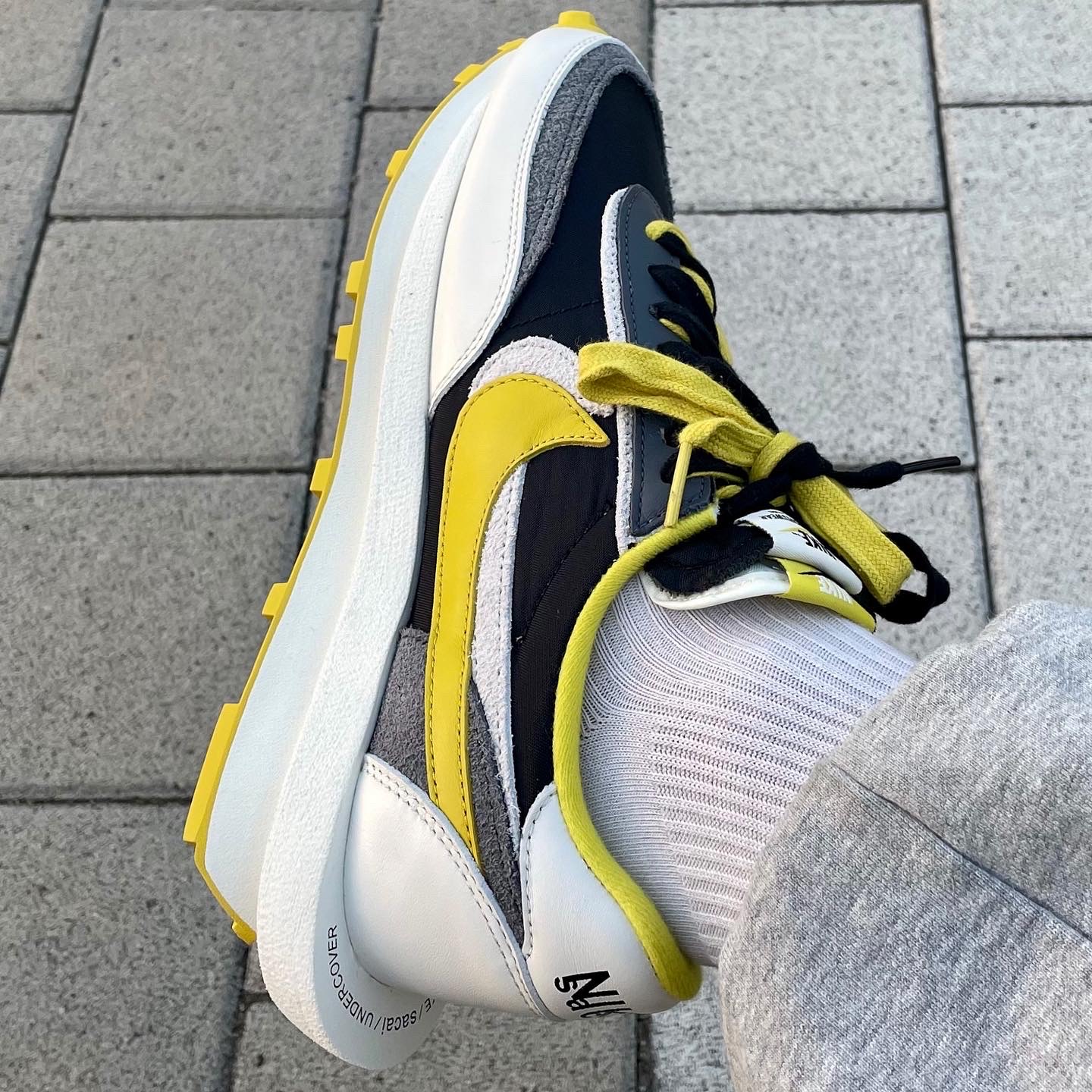 Nike x Sacai x Undercover LDWaffle Black Bright Citron 착용 스타일