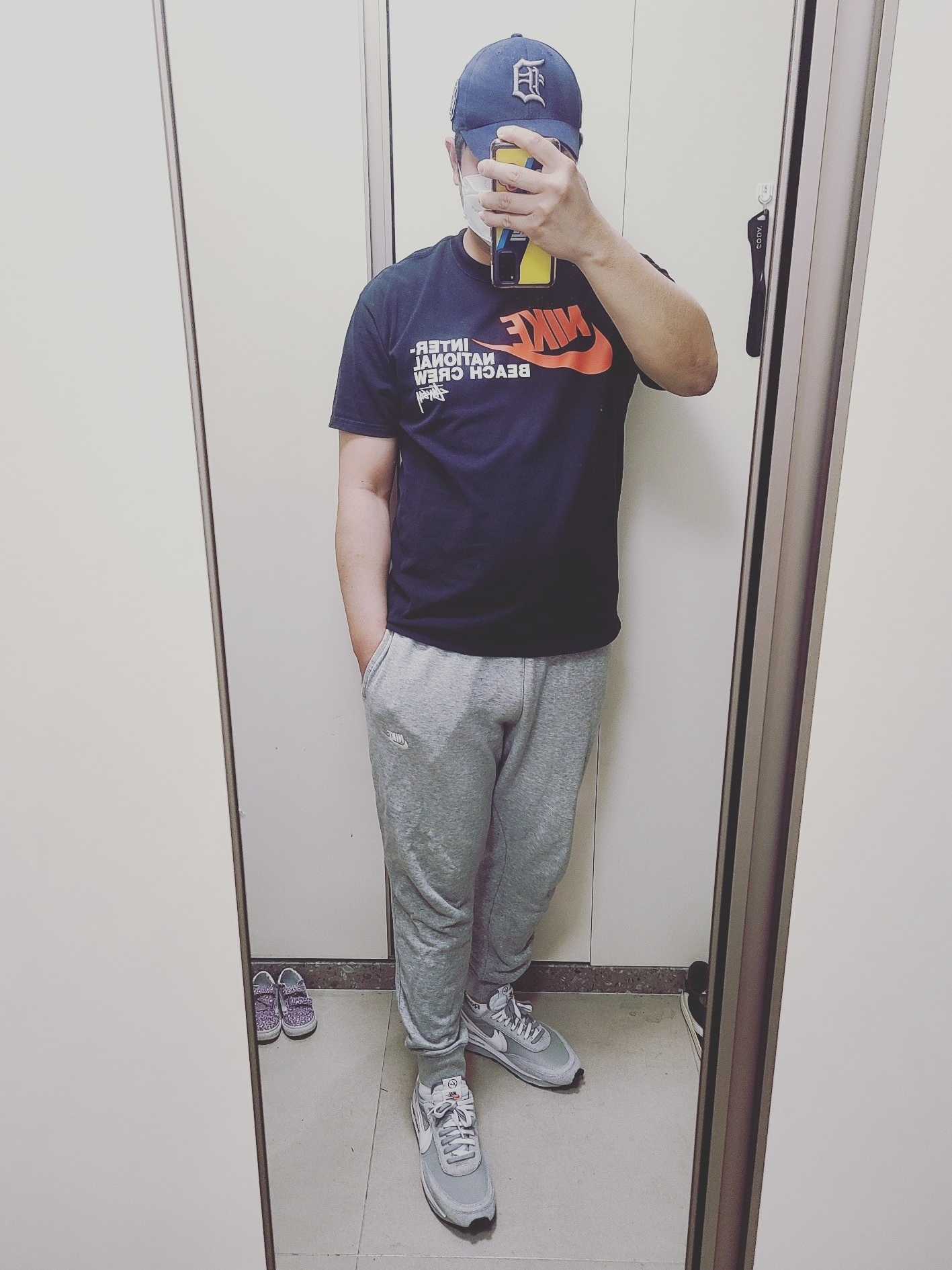 Nike x Sacai x Fragment LDWaffle Light Smoke Grey, Jordan 1 x Travis Scott Retro Low OG SP Mocha 착용 스타일