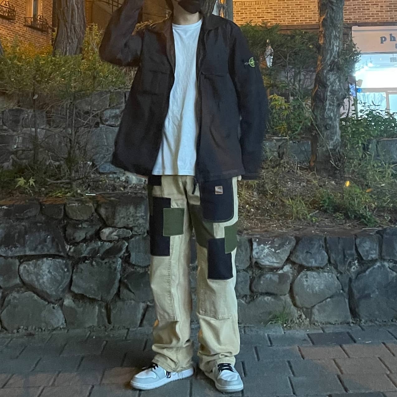 Stone Island 113WN T.CO+OLD Overshirt Black - 21FW, Jordan 1 Mid Light Smoke Grey 착용 스타일