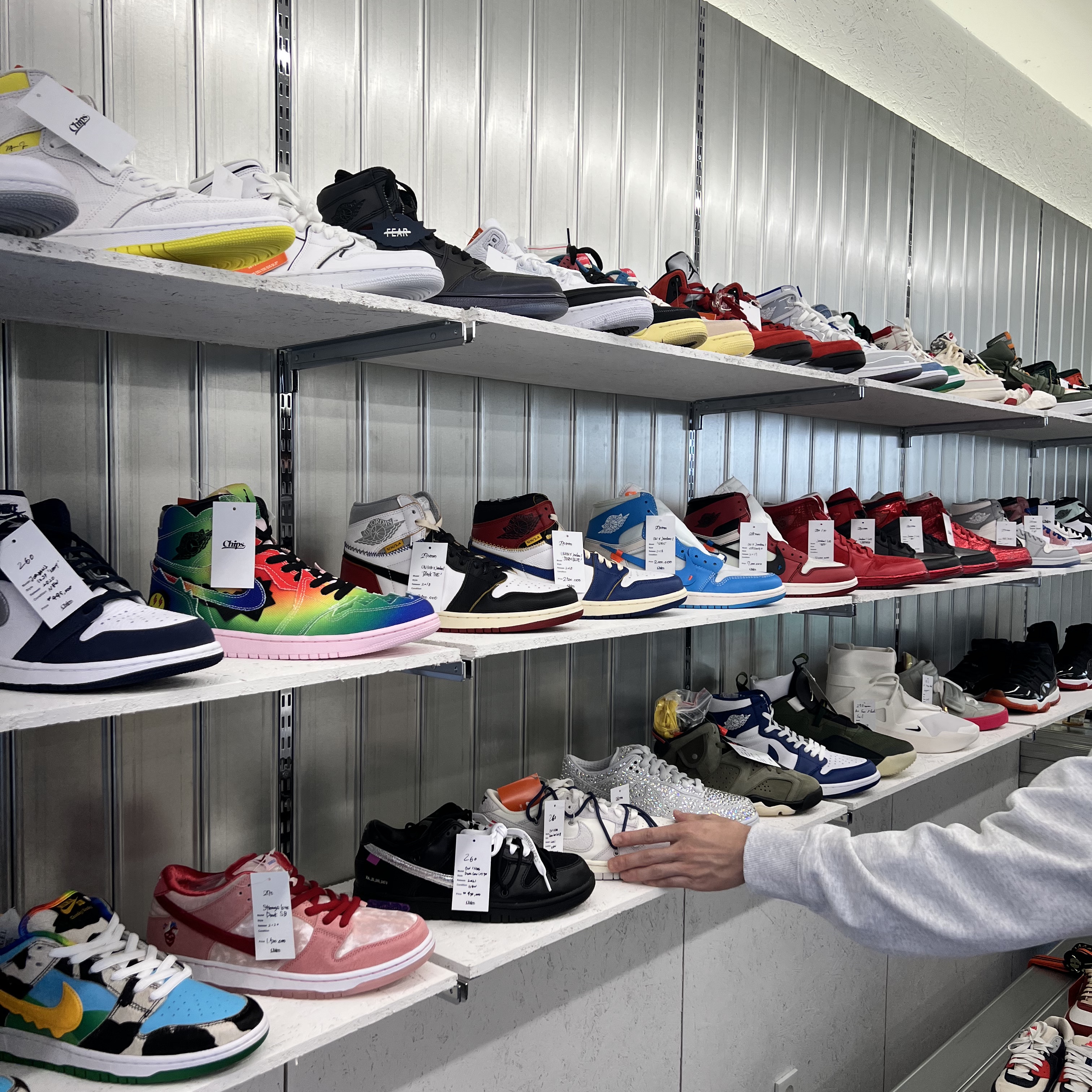 Jordan 1 x Union Retro High Black Toe, Jordan 6 x Travis Scott Retro Olive 착용 스타일 - 4