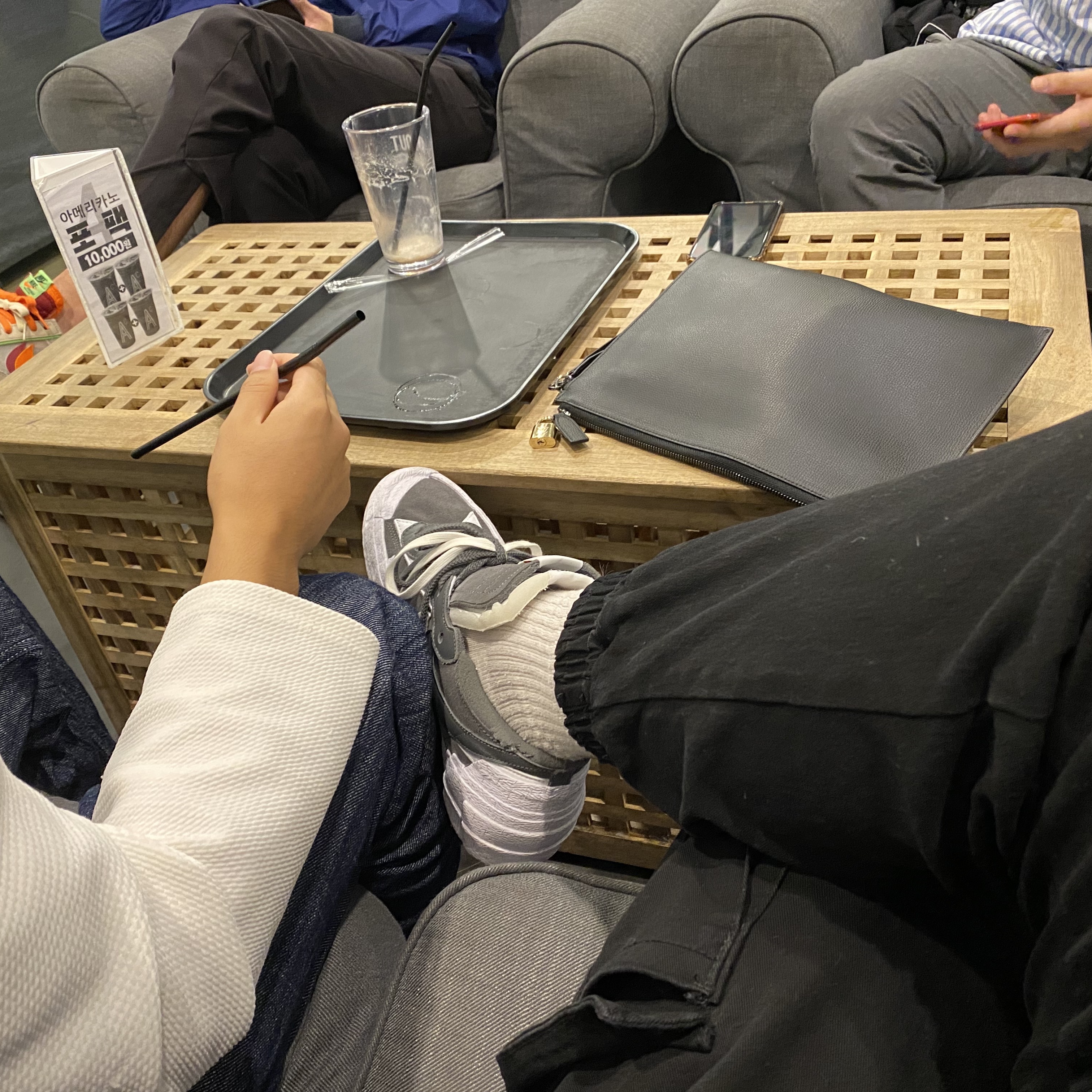 Nike x Sacai Blazer Low Iron Grey 착용 스타일 - 3
