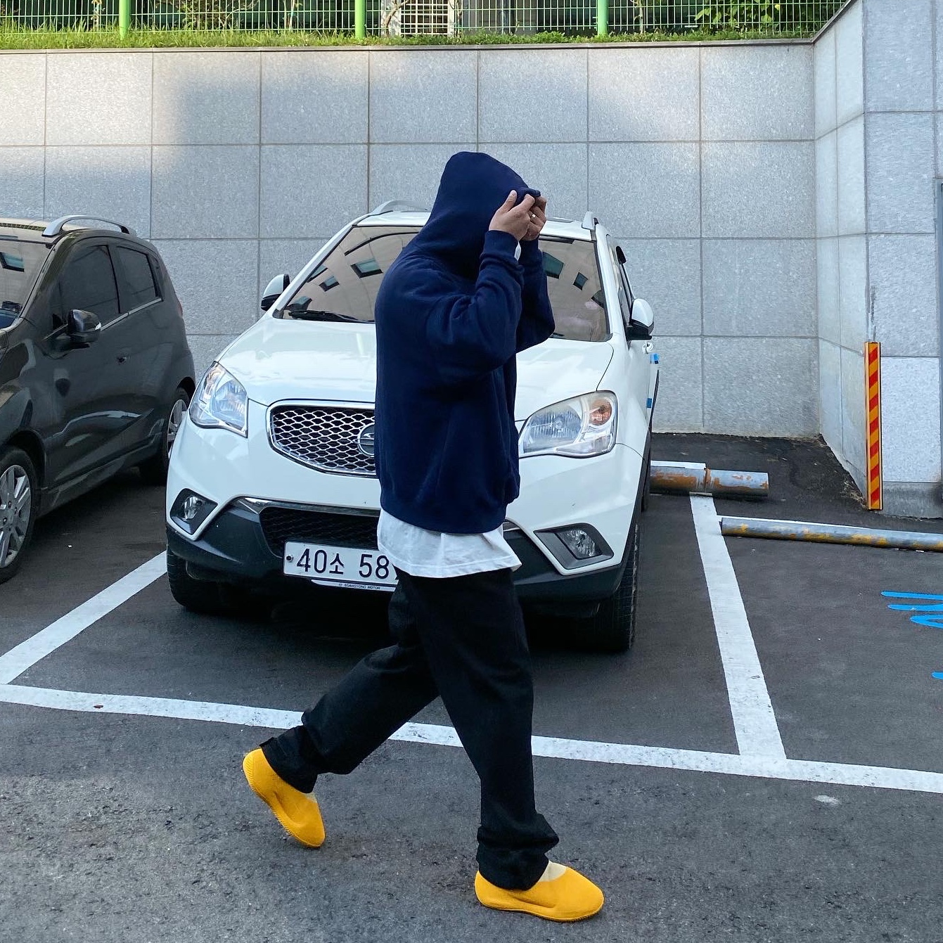 Adidas Yeezy Knit RNR Sulfur 착용 스타일