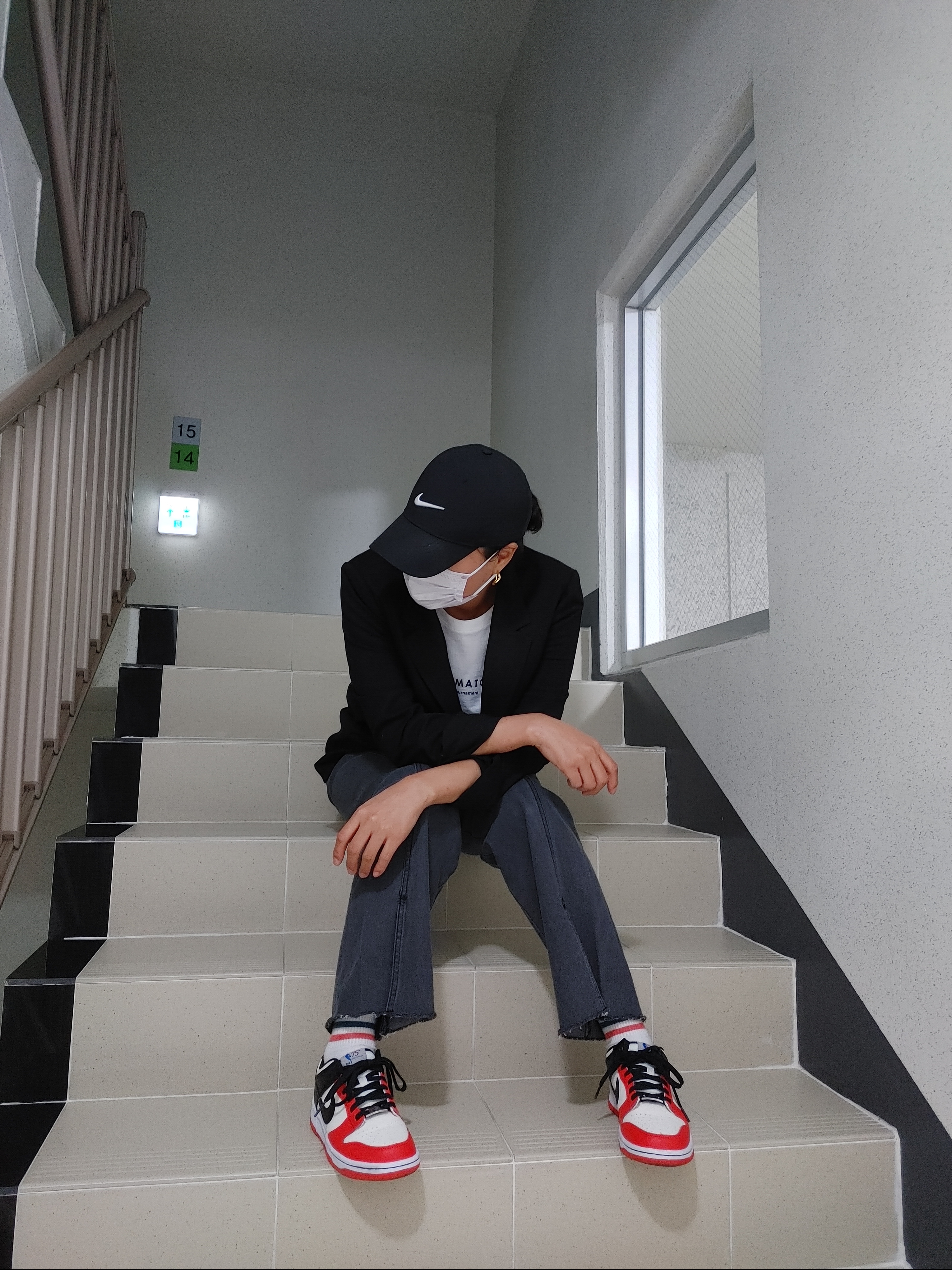 (GS) Nike x NBA Dunk Low Black and Chile Red 착용 스타일