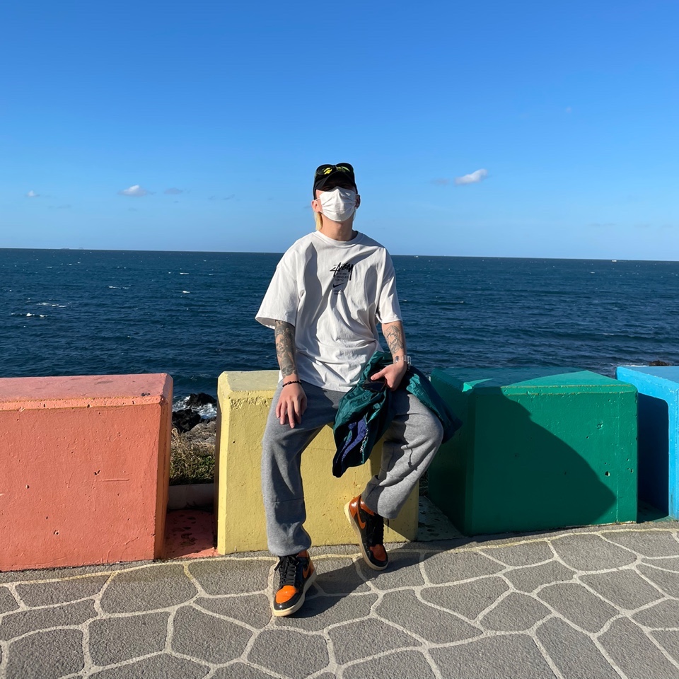 Jordan 1 Retro High Shattered Backboard 3.0, Nike x Stussy WT T-Shirt White - US/EU 착용 스타일