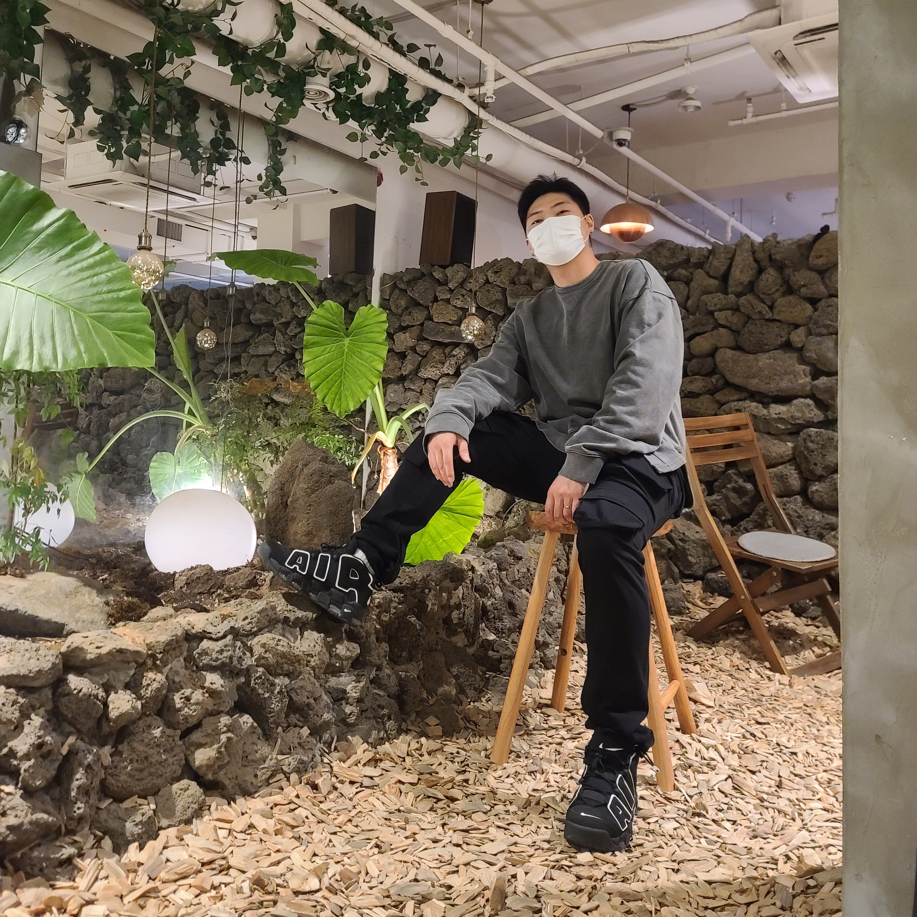 Nike Air More Uptempo Black White 2020 착용 스타일 - 2