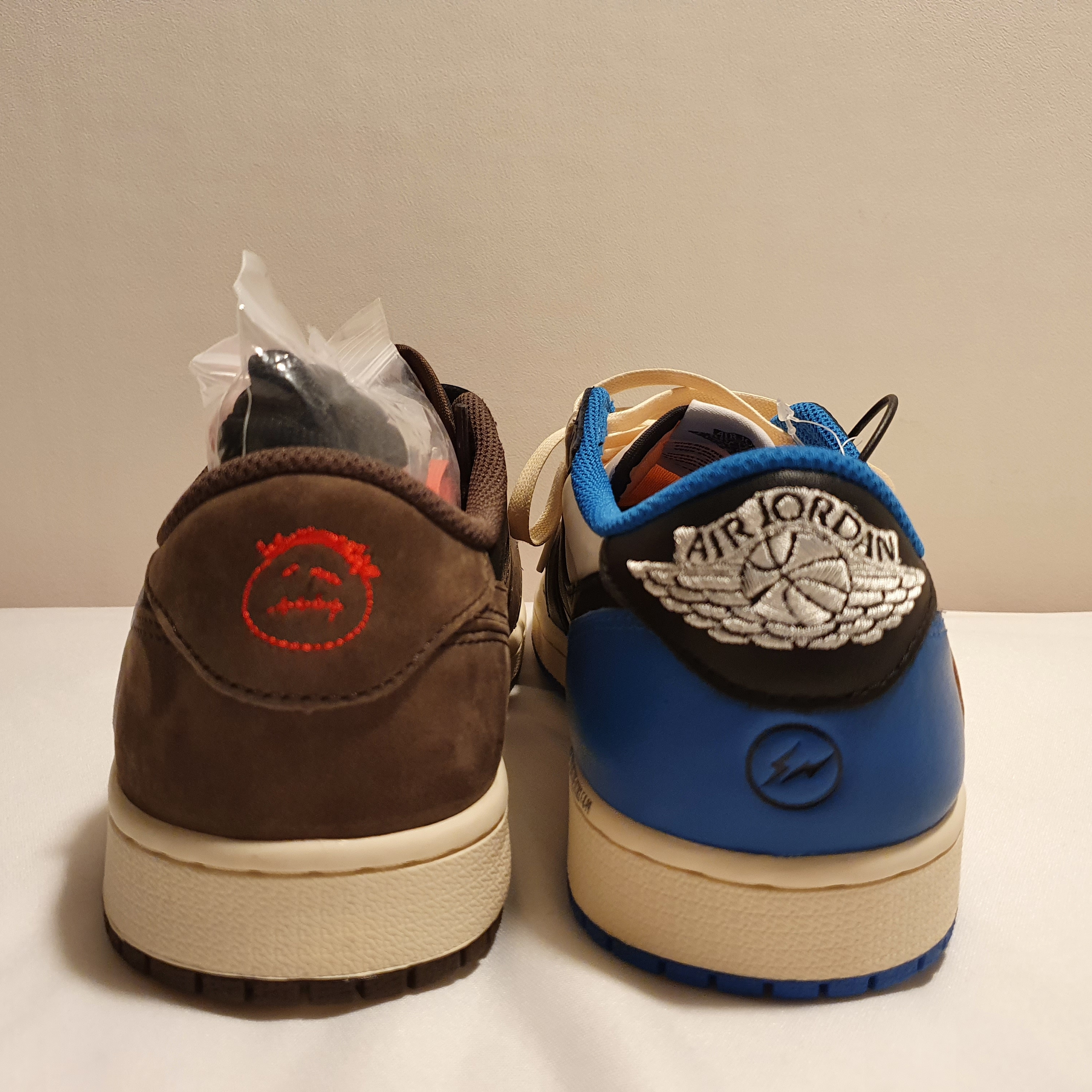 Jordan 1 x Travis Scott x Fragment Retro Low OG SP Military Blue, Jordan 1 x Travis Scott Retro Low OG SP Mocha 착용 스타일