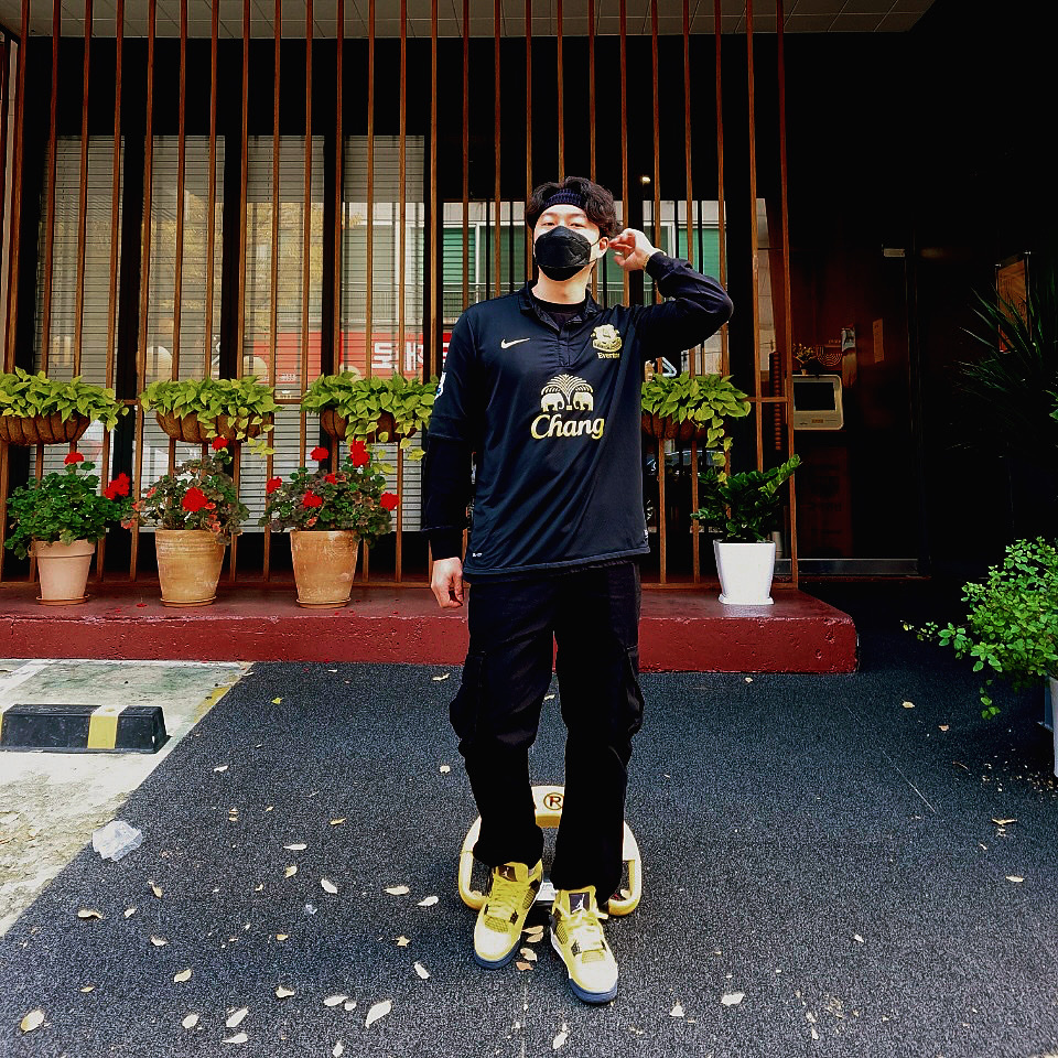 Jordan 4 Retro Tour Yellow 착용 스타일