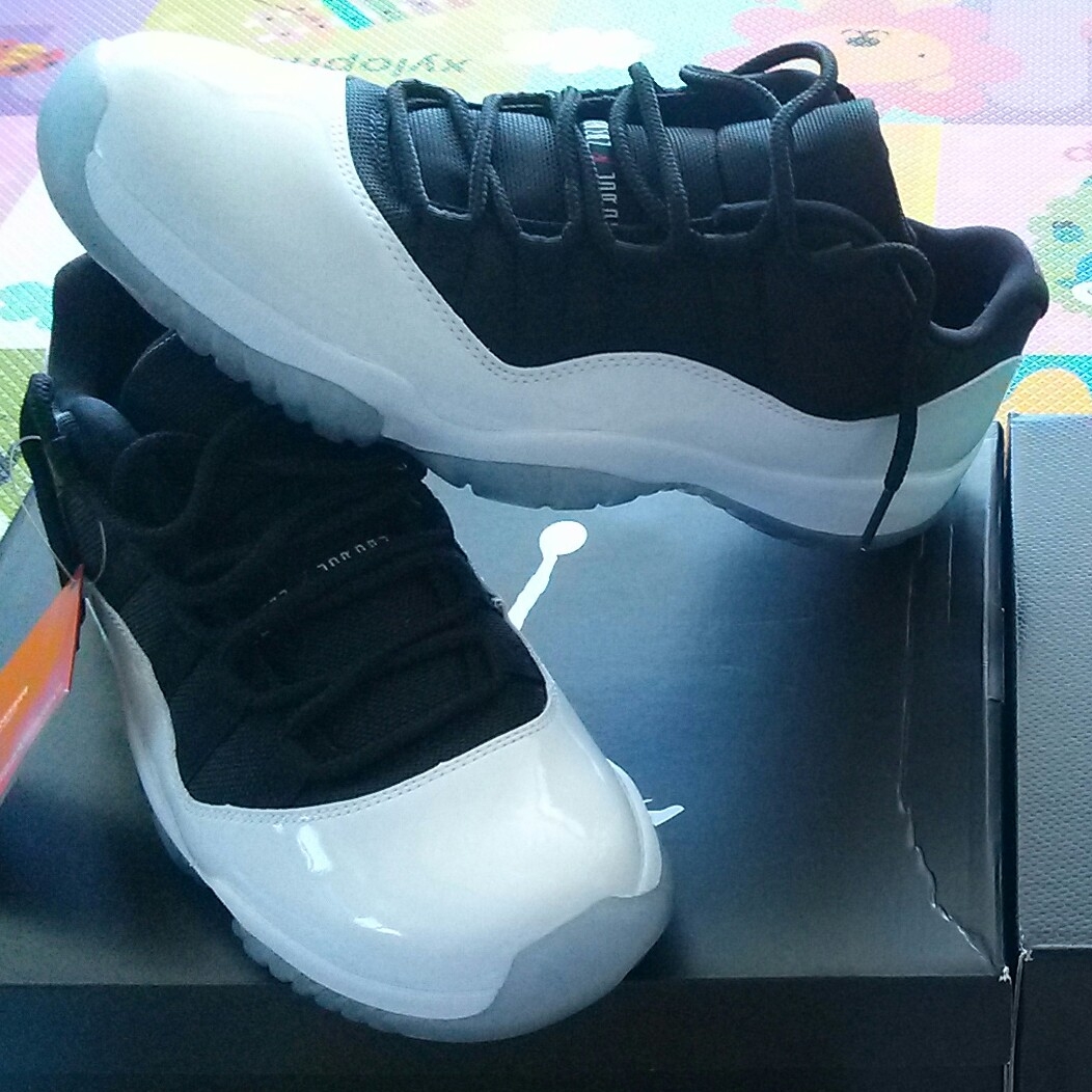 Jordan 11 Retro Low Reverse Concord 착용 스타일