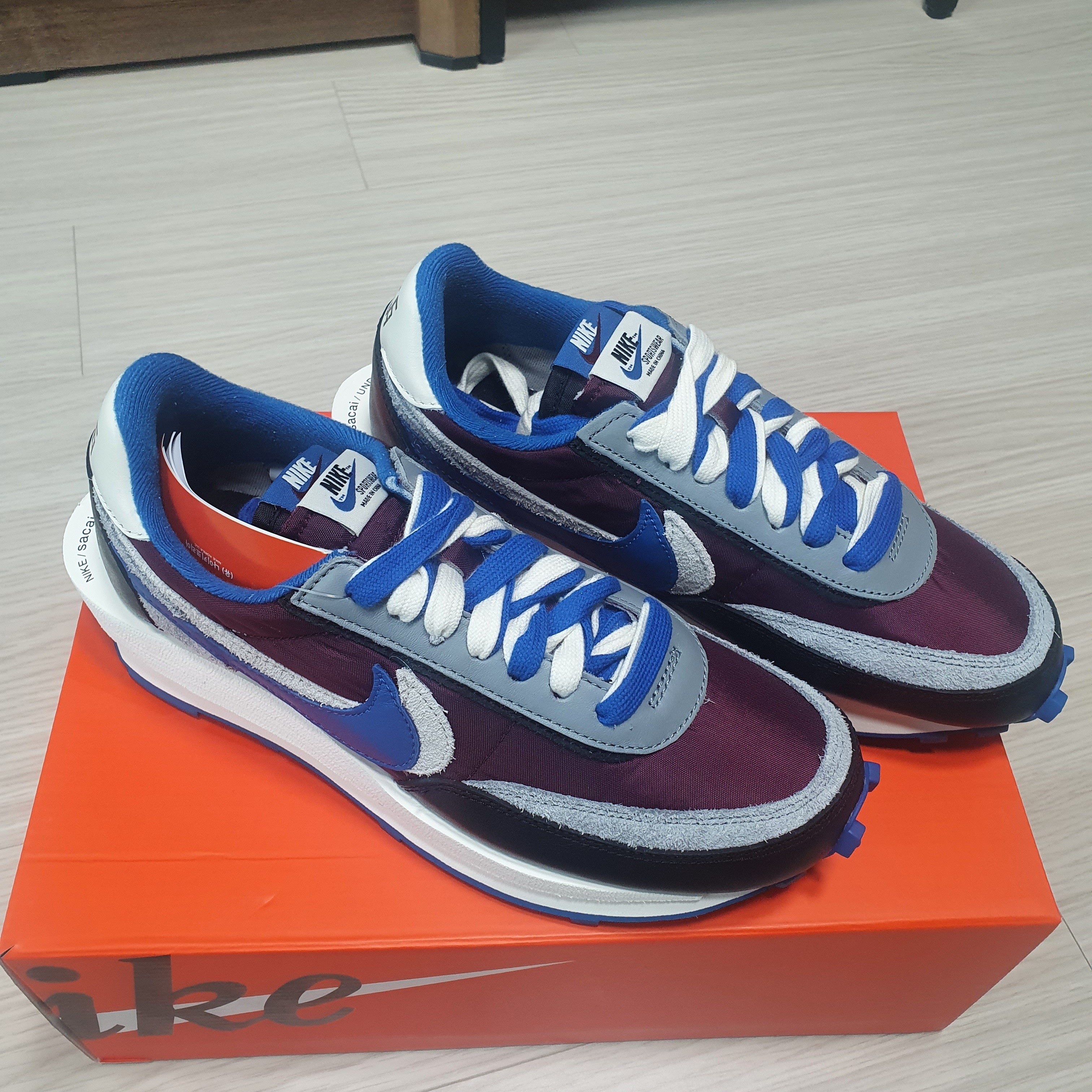Nike x Sacai x Undercover LDWaffle Night Maroon Team Royal 착용 스타일 - 4