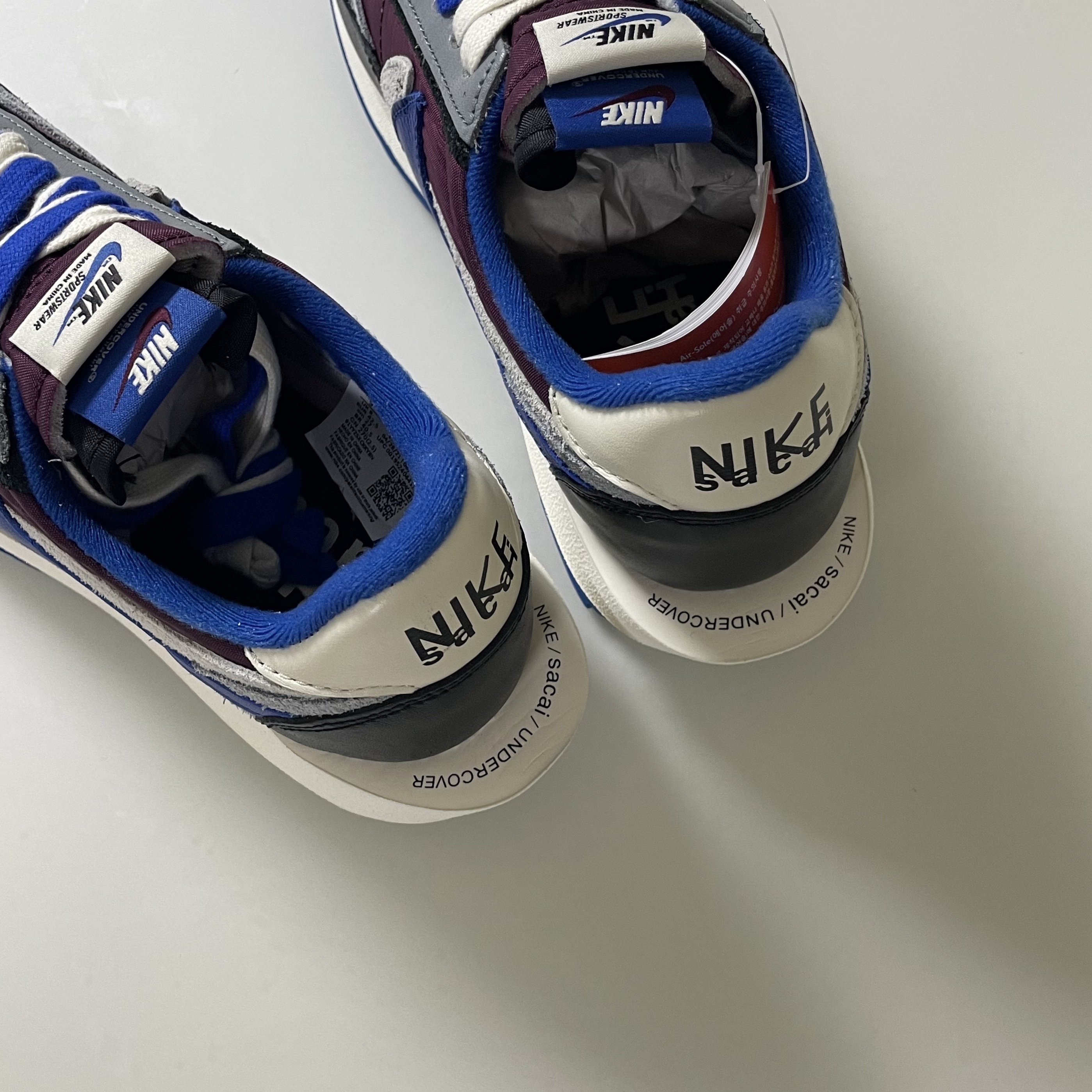 Nike x Sacai x Undercover LDWaffle Night Maroon Team Royal 착용 스타일 - 3