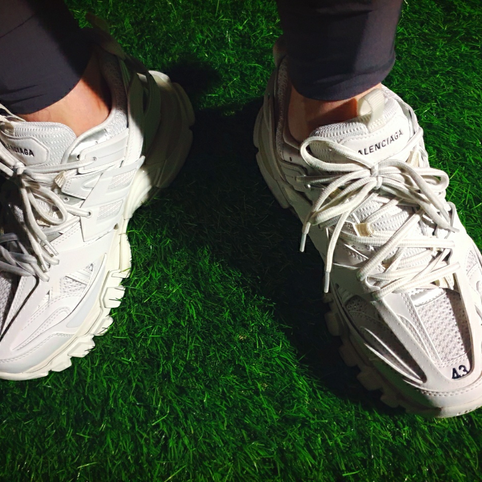 Balenciaga Track Sneakers White 2019 착용 스타일 - 4