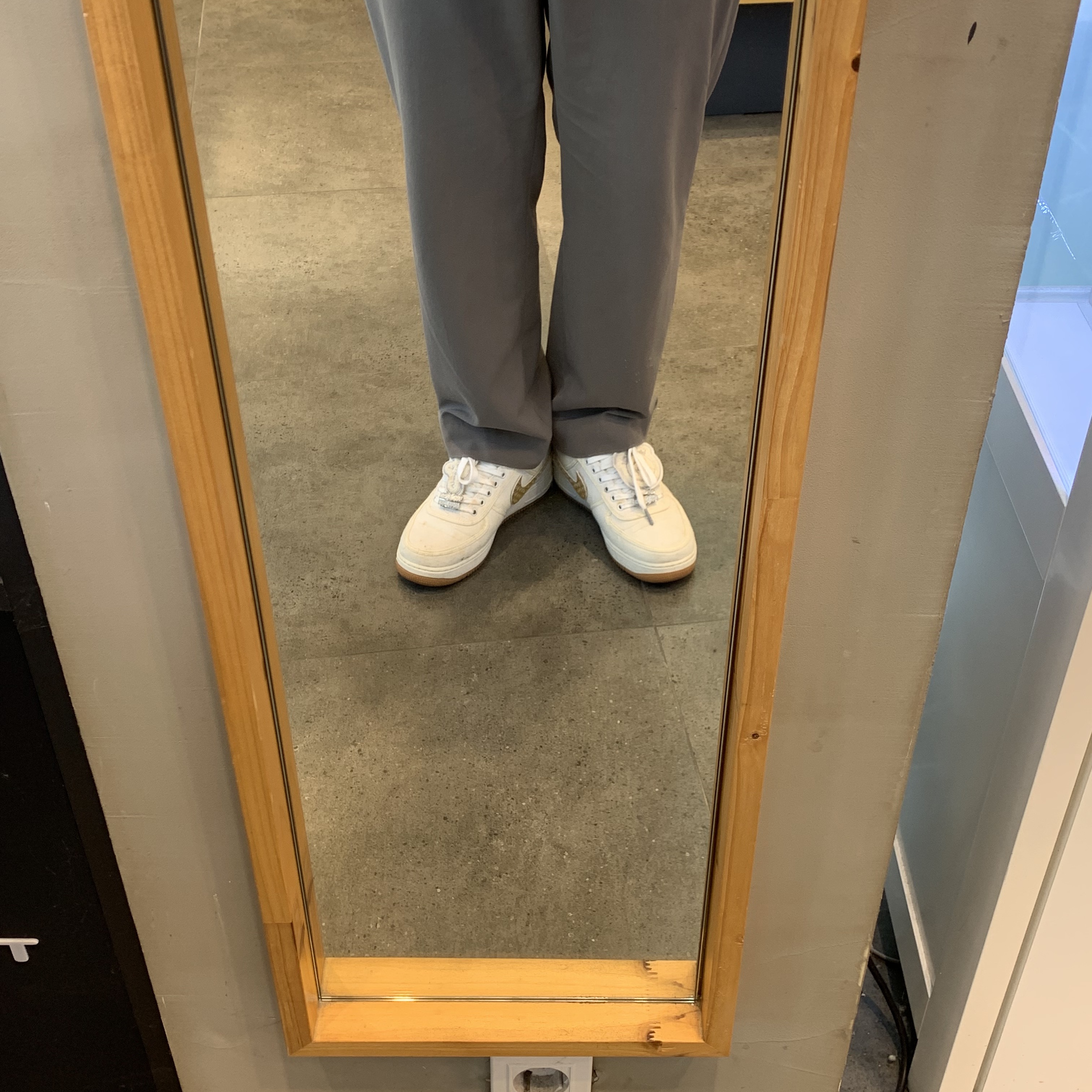 Nike x Travis Scott Air Force 1 Low Sail 착용 스타일