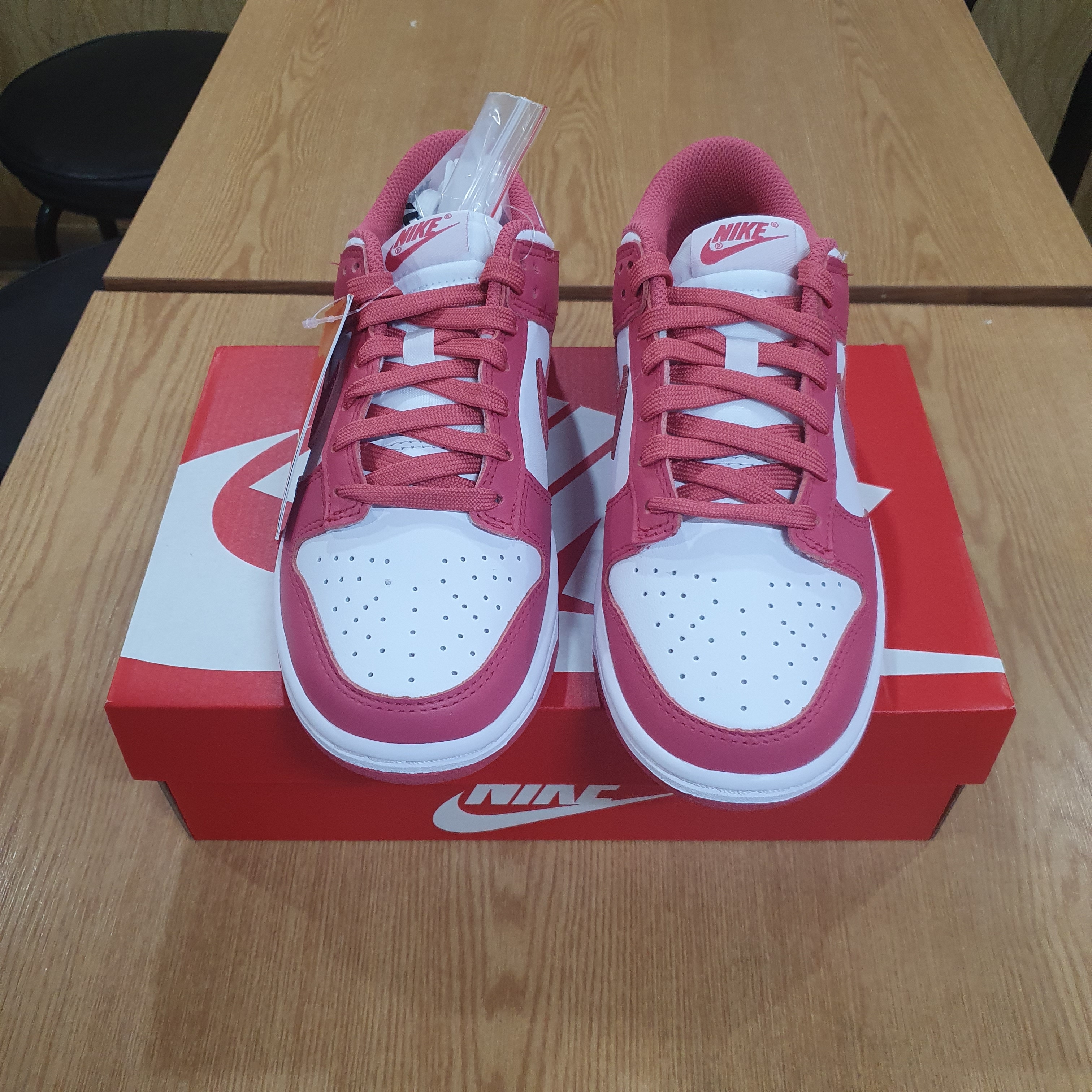 (W) Nike Dunk Low Archeo Pink 착용 스타일 - 2