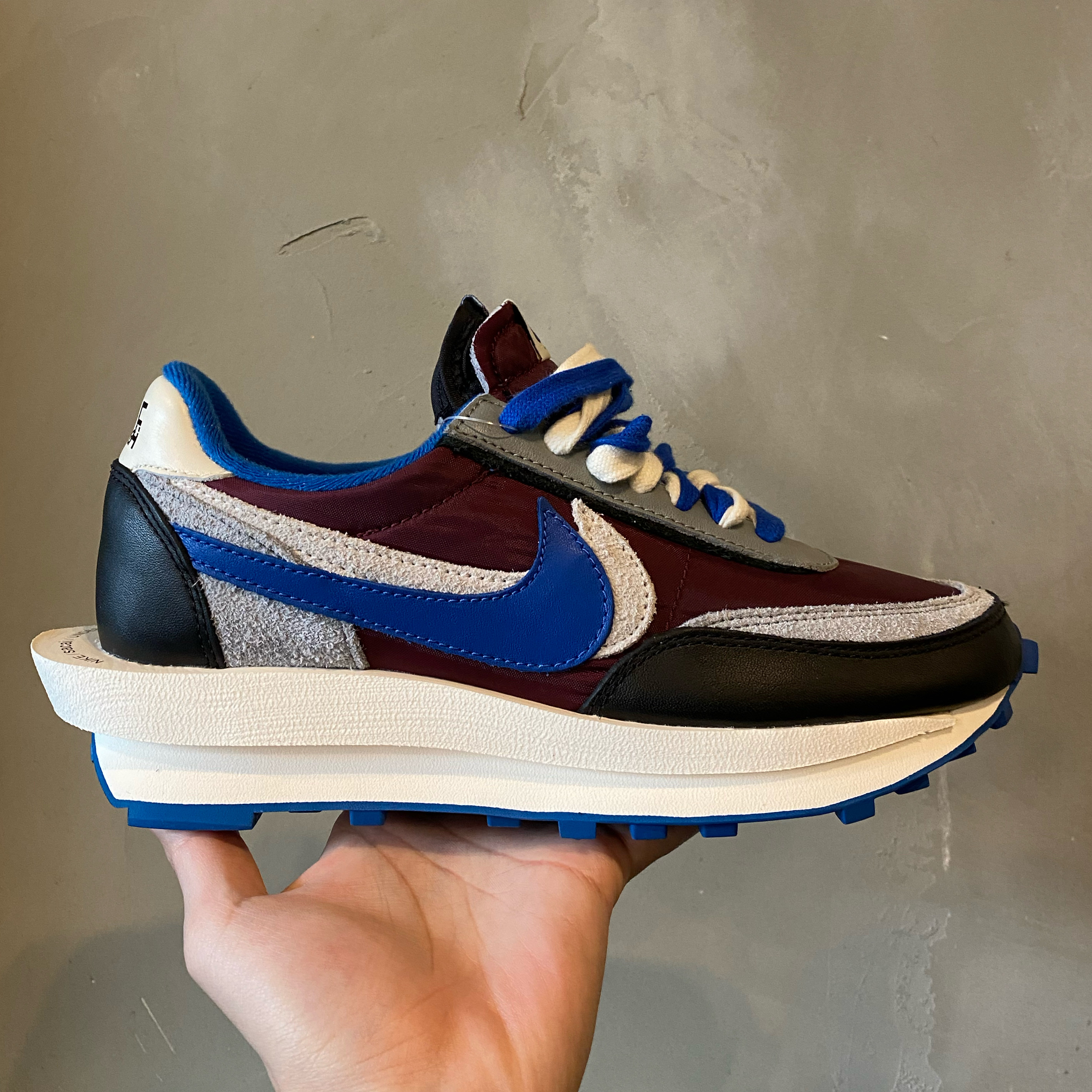 Nike x Sacai x Undercover LDWaffle Night Maroon Team Royal 착용 스타일