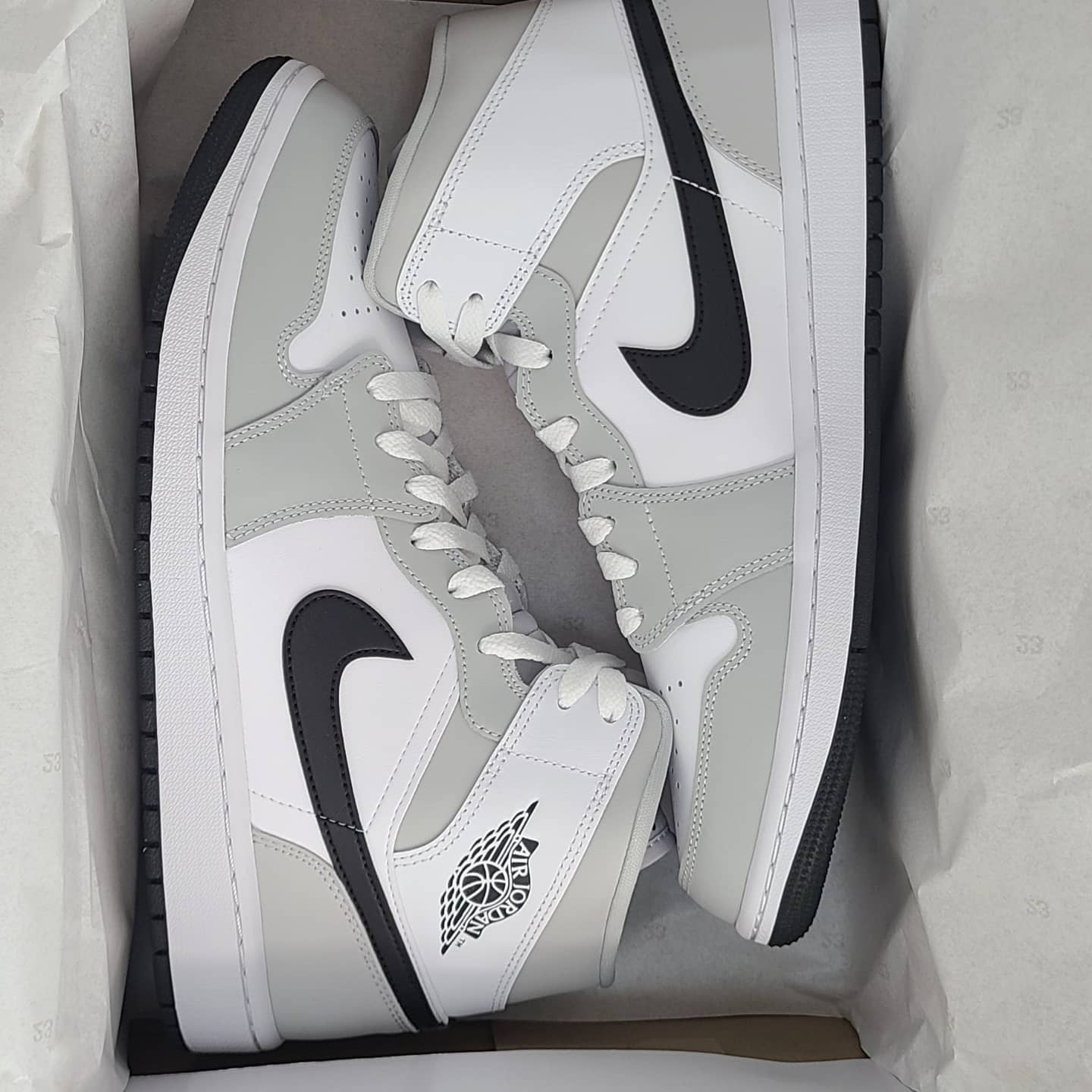 (W) Jordan 1 Mid Grey Fog 착용 스타일 - 1