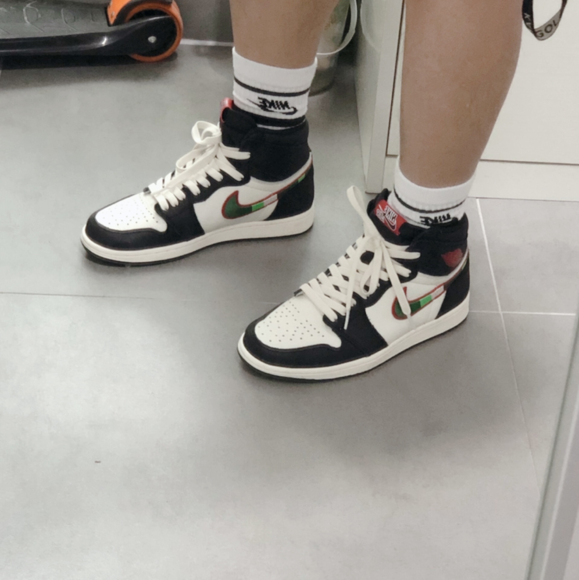 Palace Calm It Mosher T-Shirt White - 21FW, Nike ACG Cargo Shorts Ironstone - Asia 착용 스타일 - 3