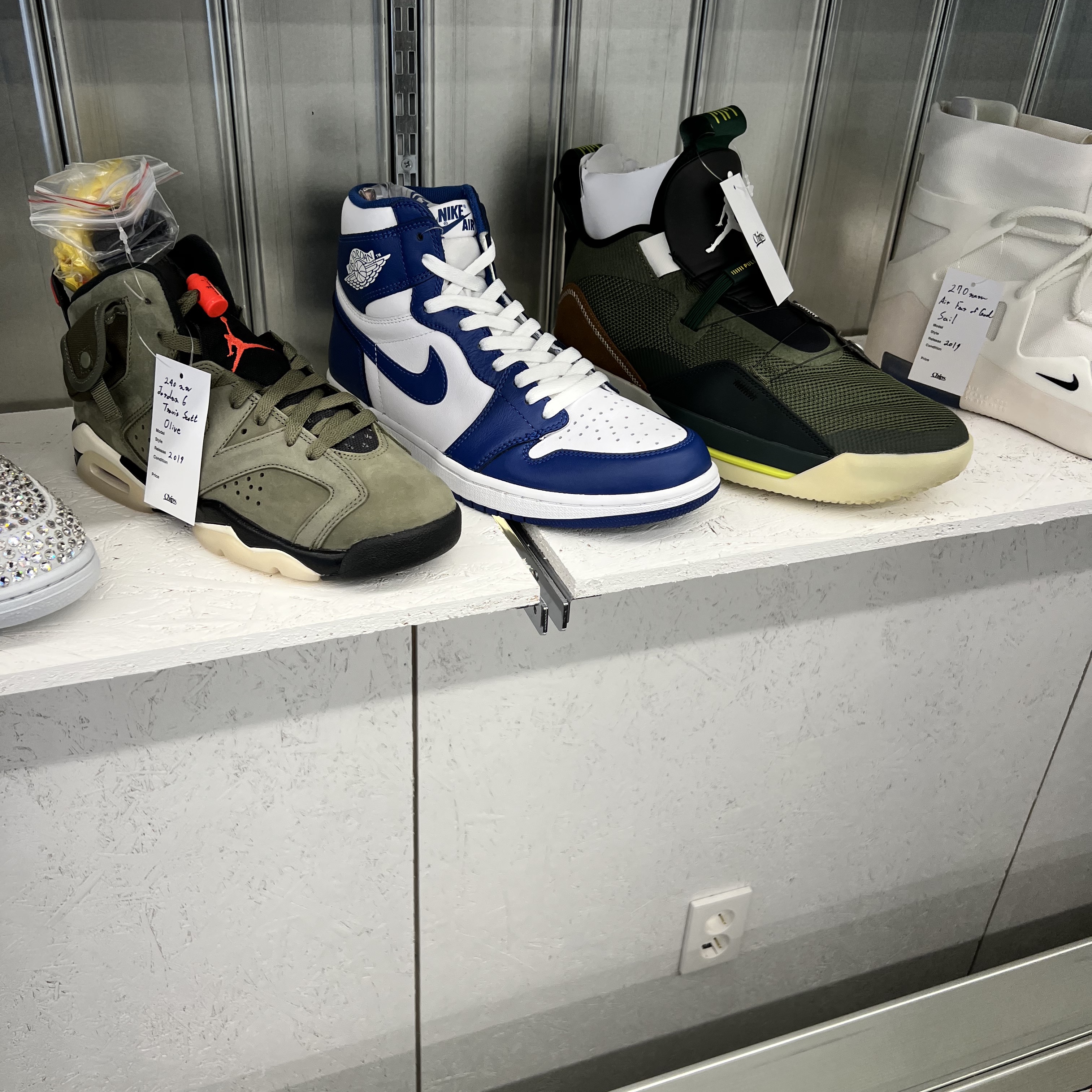 Jordan 1 x Union Retro High Black Toe, Jordan 6 x Travis Scott Retro Olive 착용 스타일 - 2