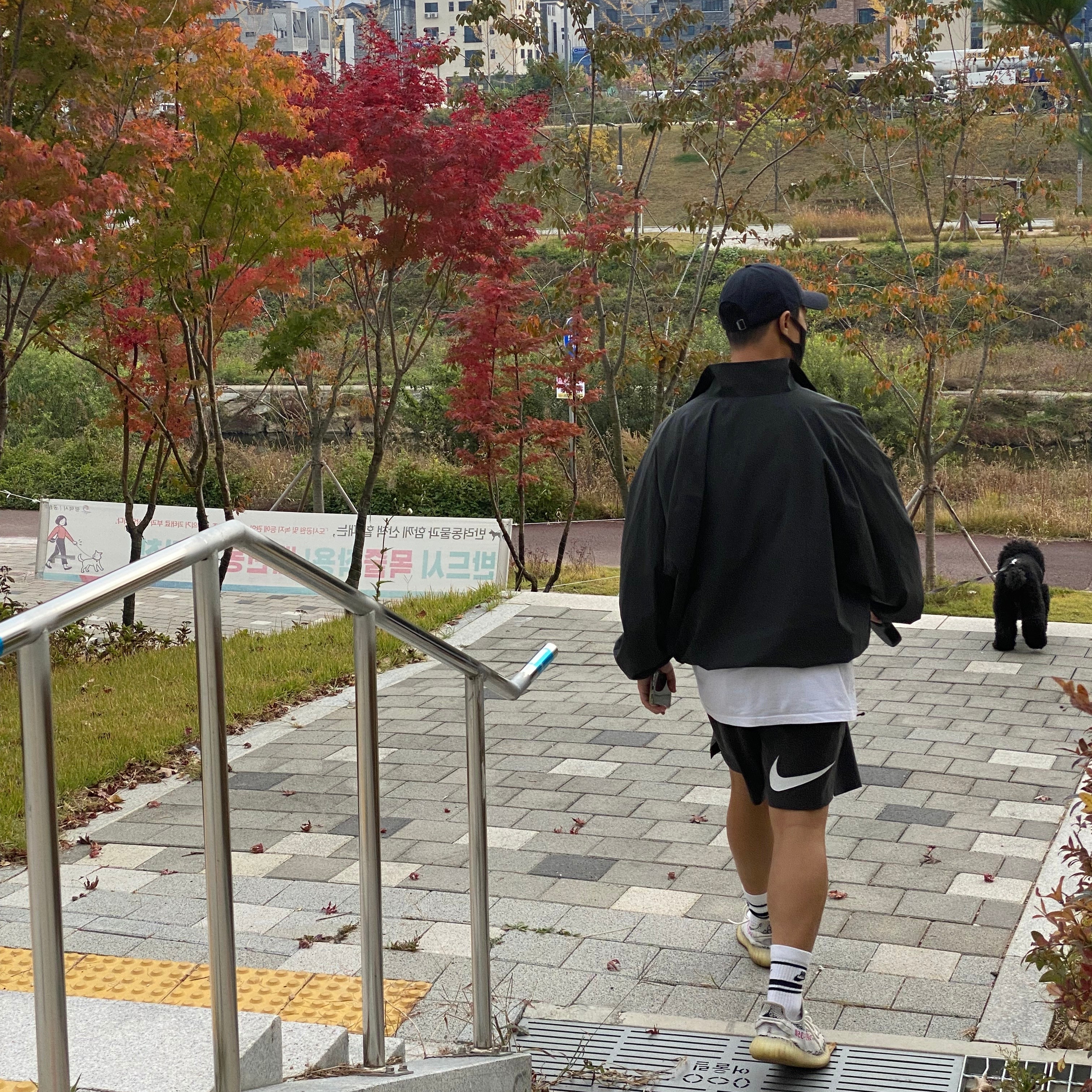 Nike x Stussy Water Shorts Off Noir, Essentials Track Jacket Black Reflective - 20FW 착용 스타일