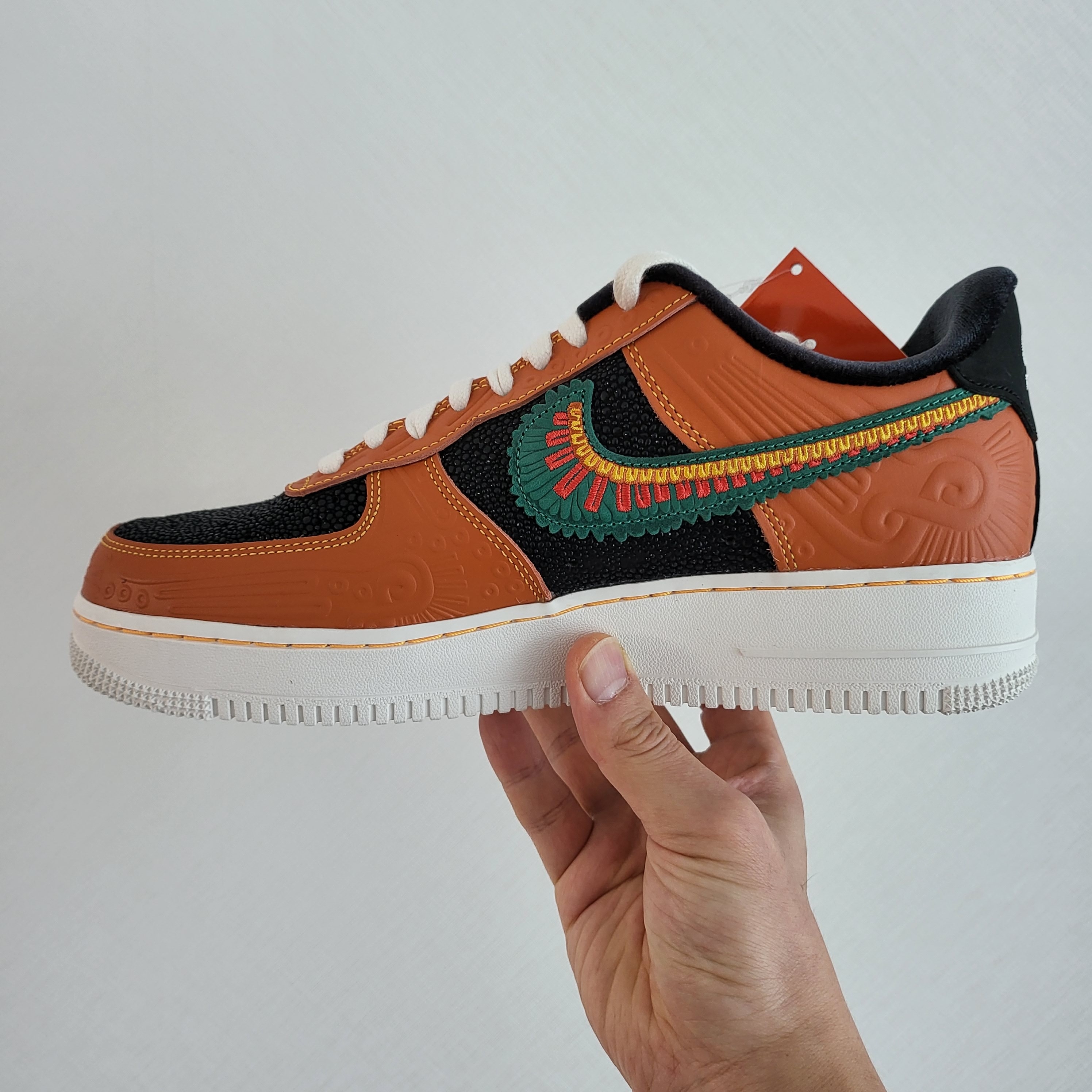 Nike Air Force 1 '07 LX Siempre Familia 착용 스타일 - 1
