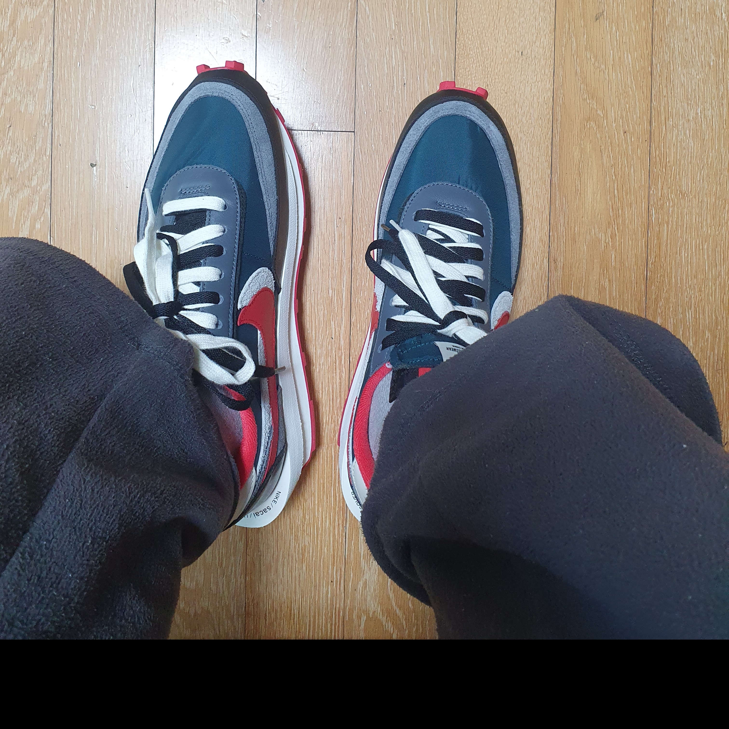 Nike x Sacai x Undercover LDWaffle Midnight Spruce University Red 착용 스타일 - 1