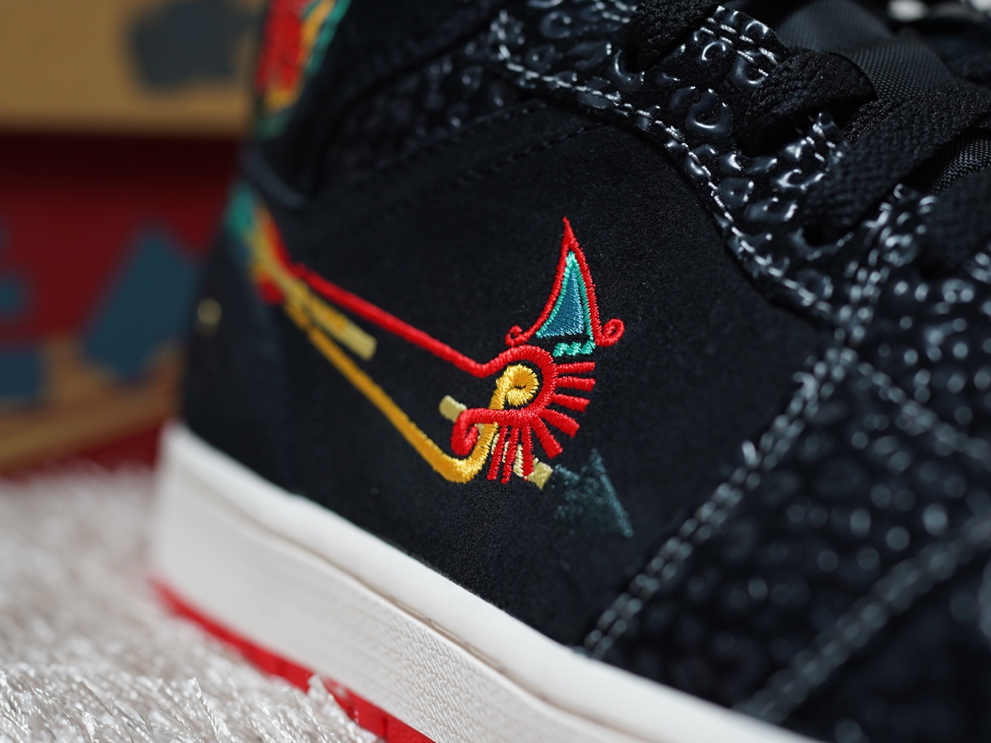 Jordan 1 Mid SE Siempre Familia 착용 스타일 - 4