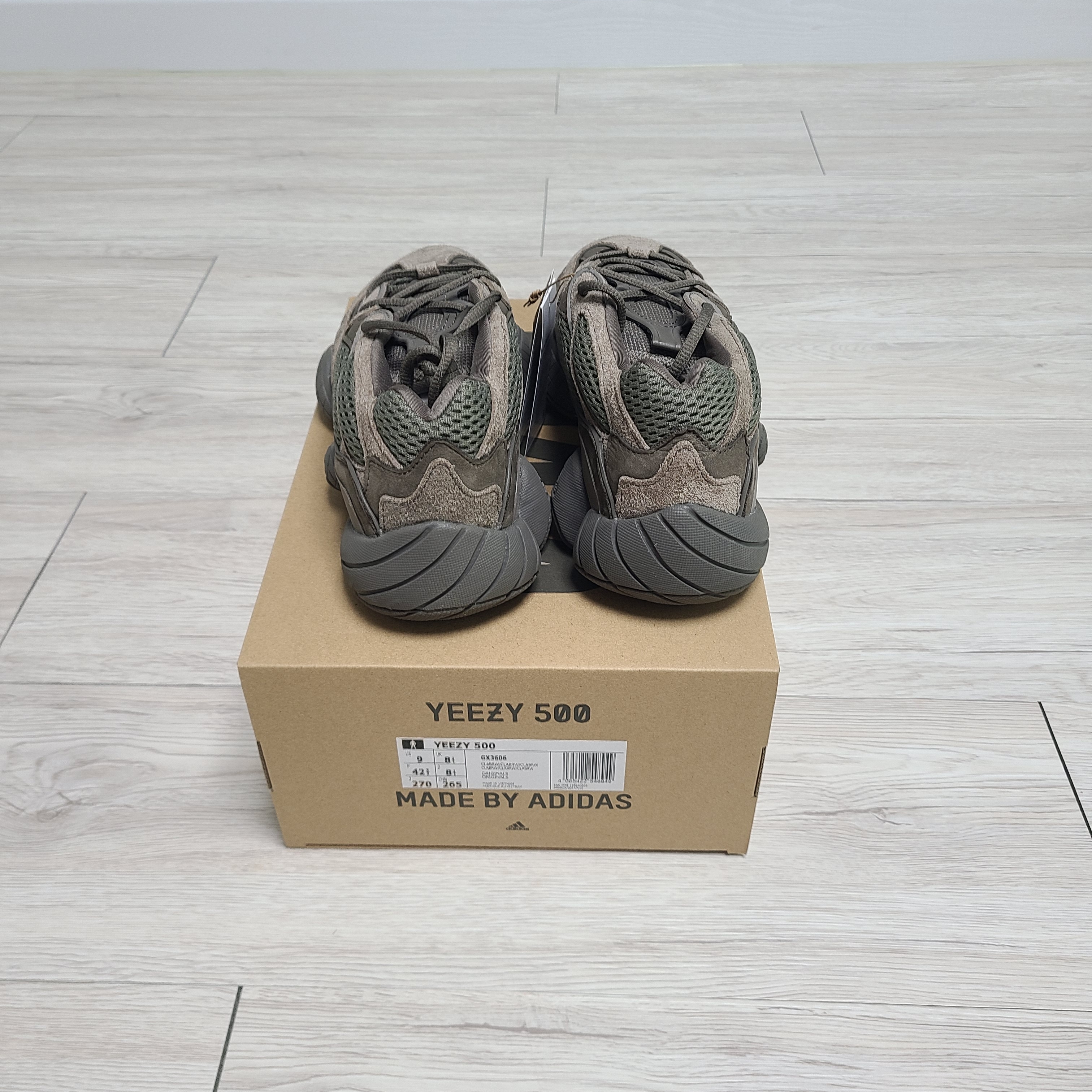 Adidas Yeezy 500 Clay Brown 착용 스타일 - 2