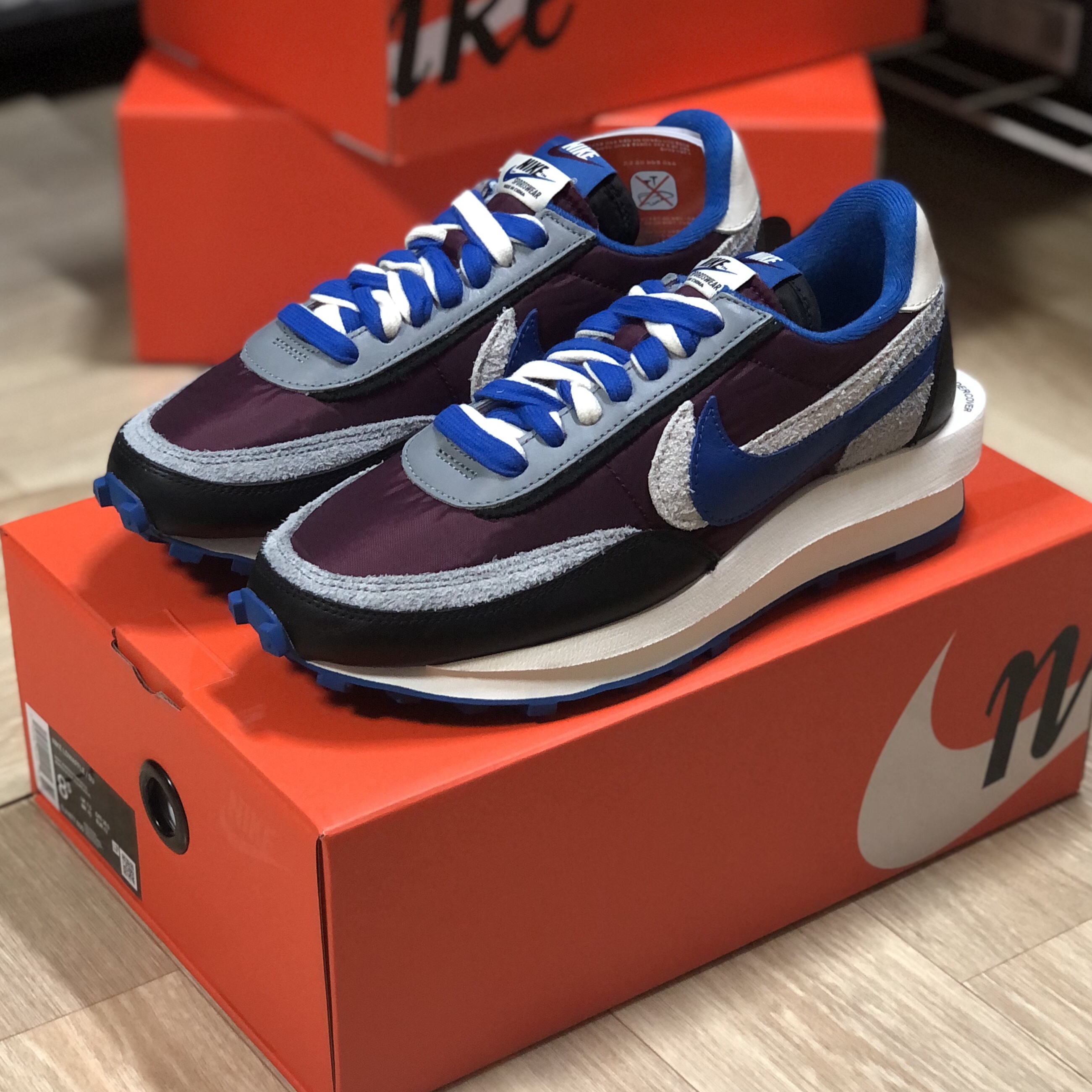 Nike x Sacai x Undercover LDWaffle Night Maroon Team Royal 착용 스타일 - 2