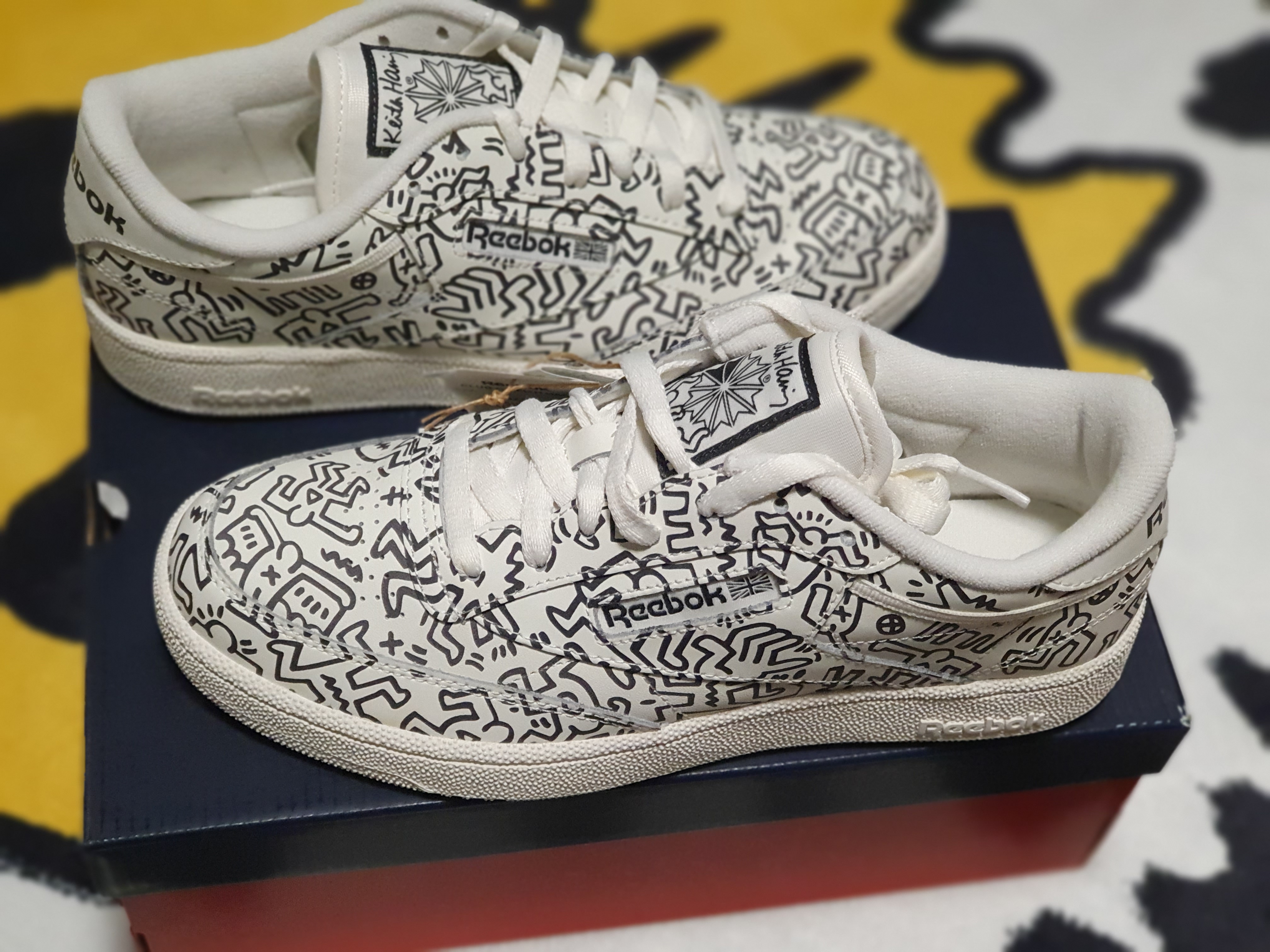 Reebok x Keith Haring Club C Chalk 착용 스타일