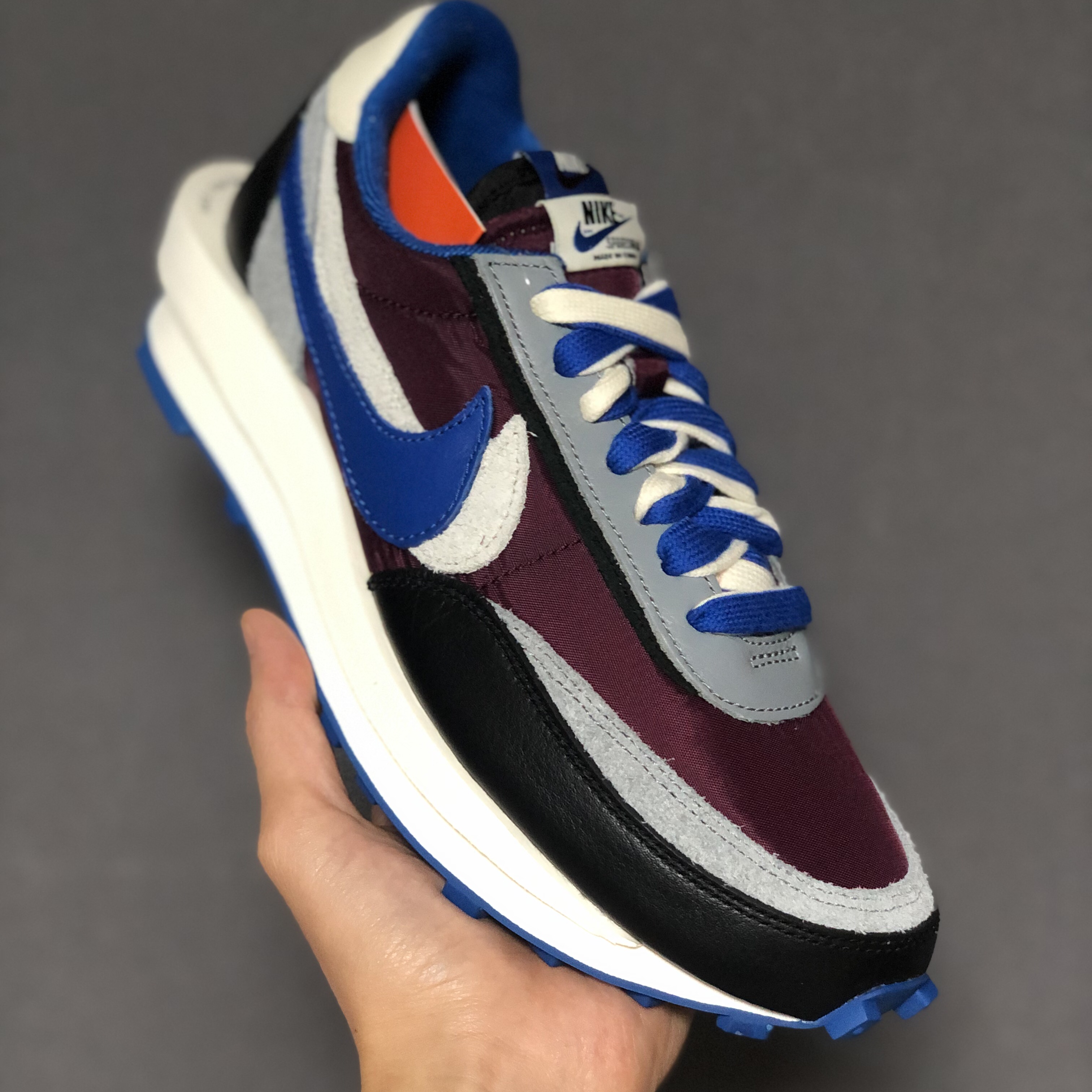 Nike x Sacai x Undercover LDWaffle Night Maroon Team Royal 착용 스타일 - 5