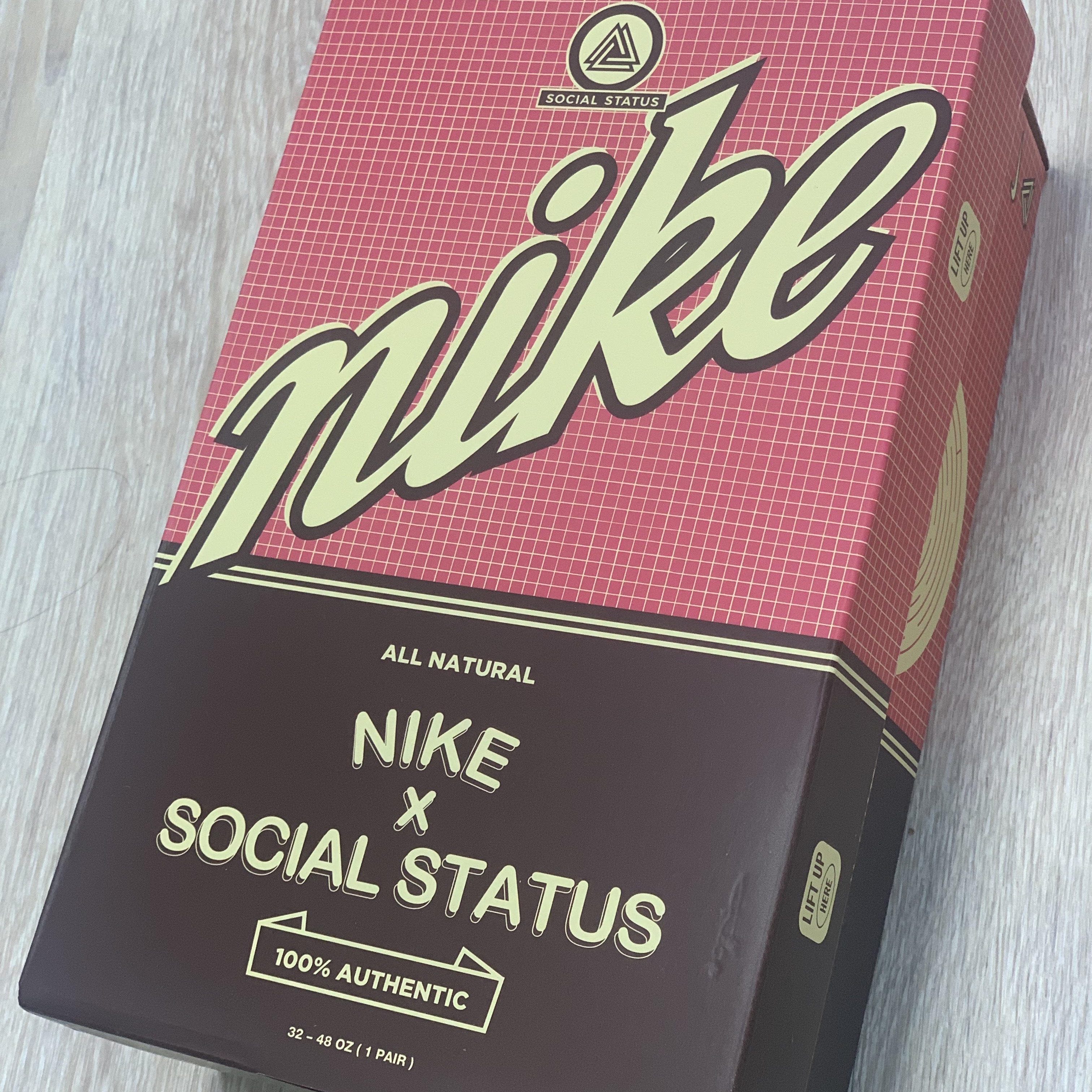 Nike x Social Status Dunk Mid Free Lunch Strawberry Milk 착용 스타일 - 3