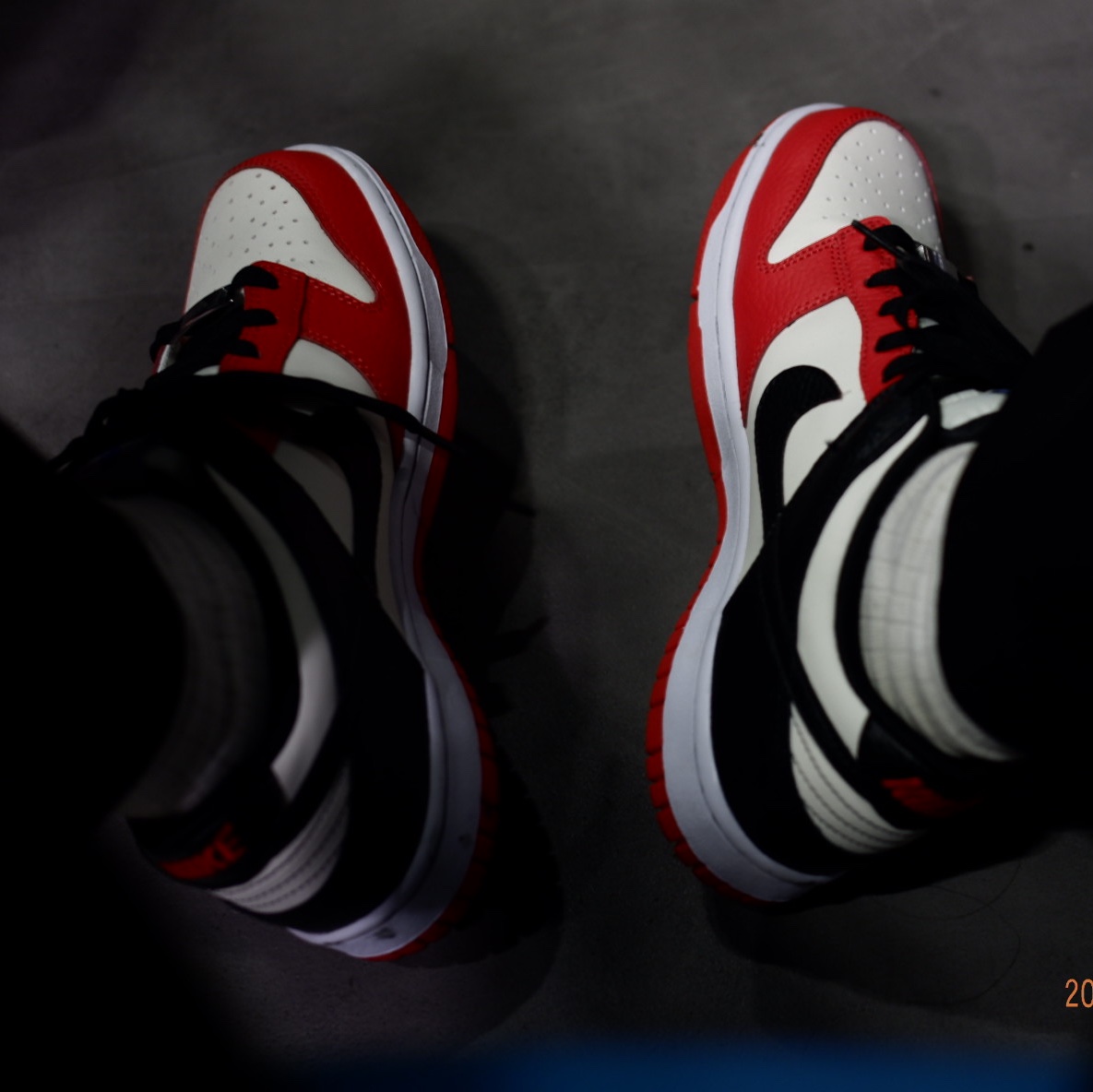 (GS) Nike x NBA Dunk Low Black and Chile Red 착용 스타일