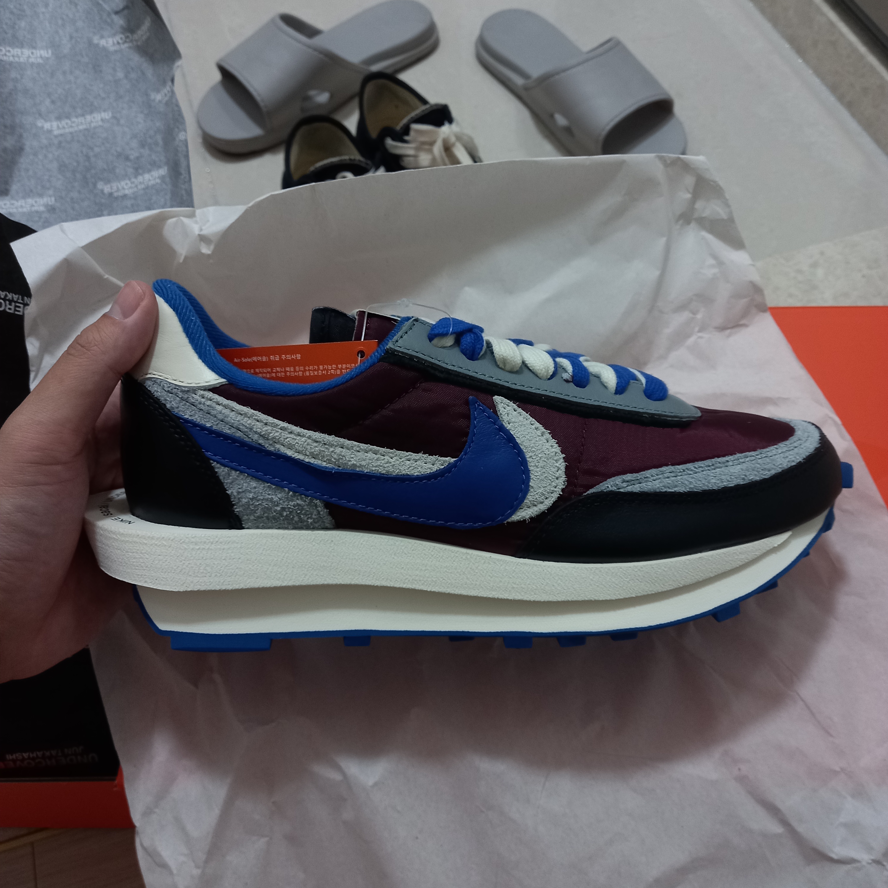 Nike x Sacai x Undercover LDWaffle Night Maroon Team Royal 착용 스타일 - 1
