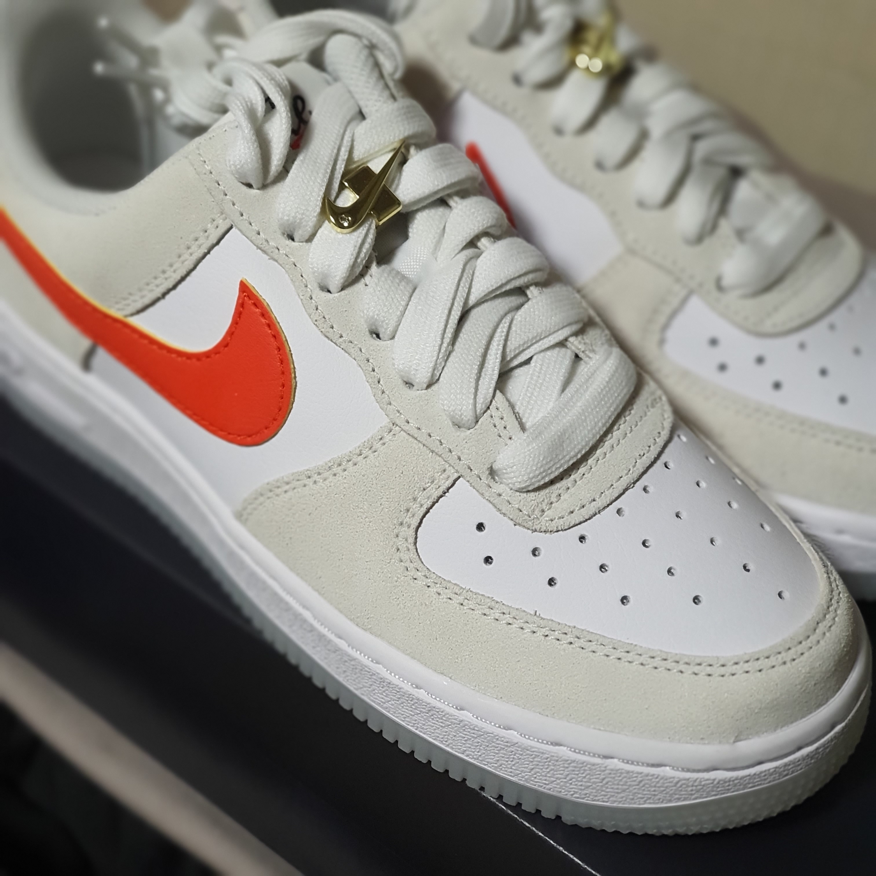 (W) Nike Air Force 1 '07 SE First Use Orange Sail 착용 스타일 - 1