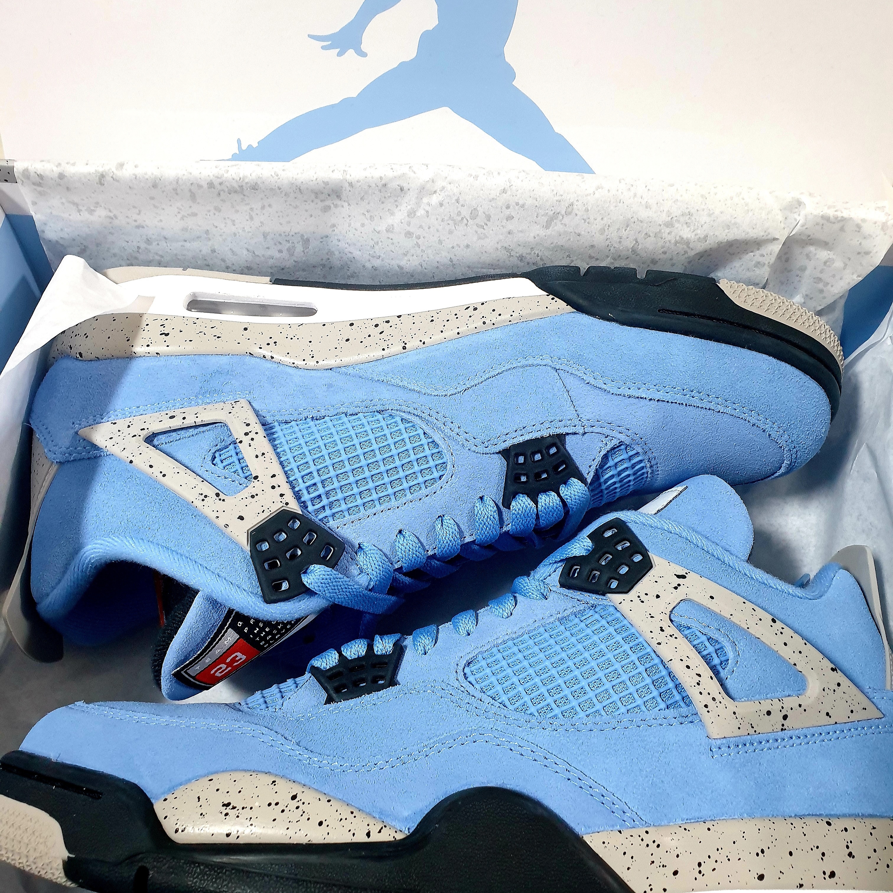 Jordan 4 Retro University Blue 착용 스타일
